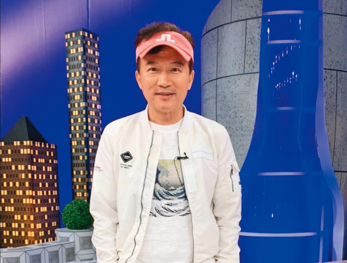 孫鵬昔日赴美救子向製作單位告假一年後才回歸。（翻攝自孫鵬臉書）