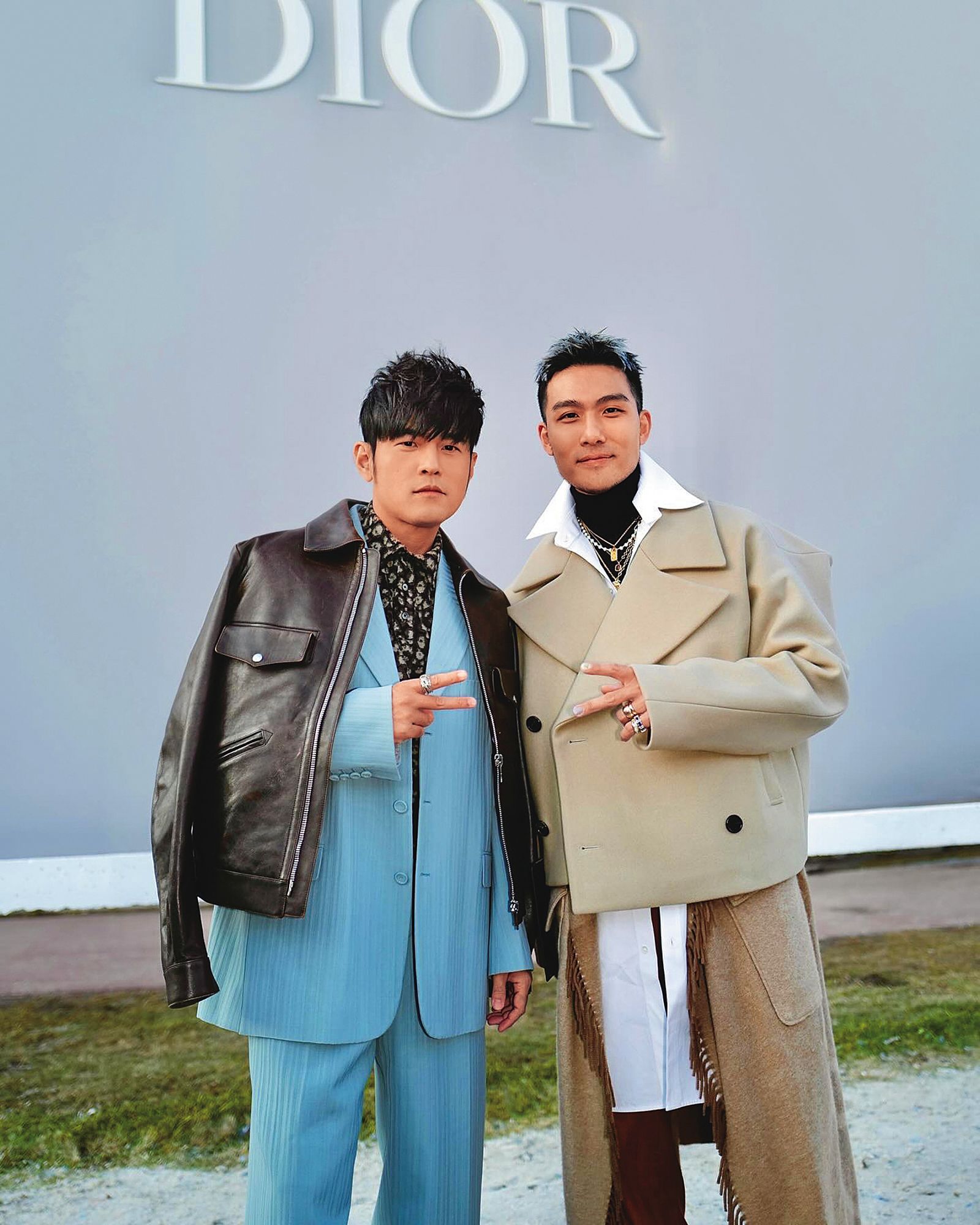 凱文（右）因時尚雜誌編輯身分，有機會和眾多名流包括天王周杰倫（左）等接觸，他自己也是上流社會人士。（翻攝自凱文IG）