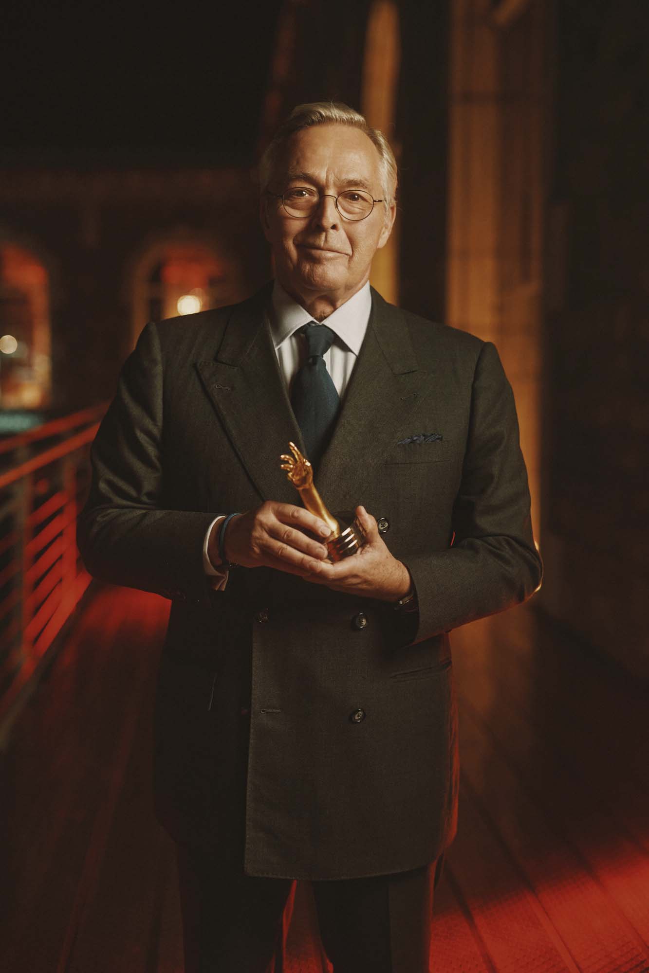 CHOPARD 聯合總裁 Karl-Friedrich Scheufele 登台領取由GPHG頒發的最佳運動錶獎座。