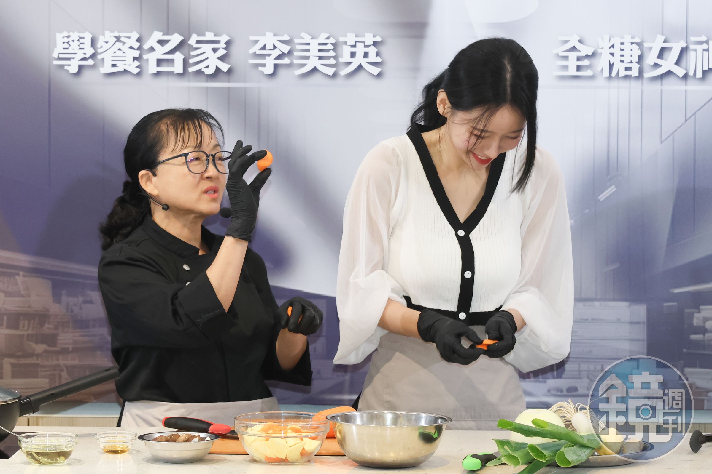 學餐名家李美英嫌棄李雅英切的紅蘿蔔太薄，讓她很不好意思。