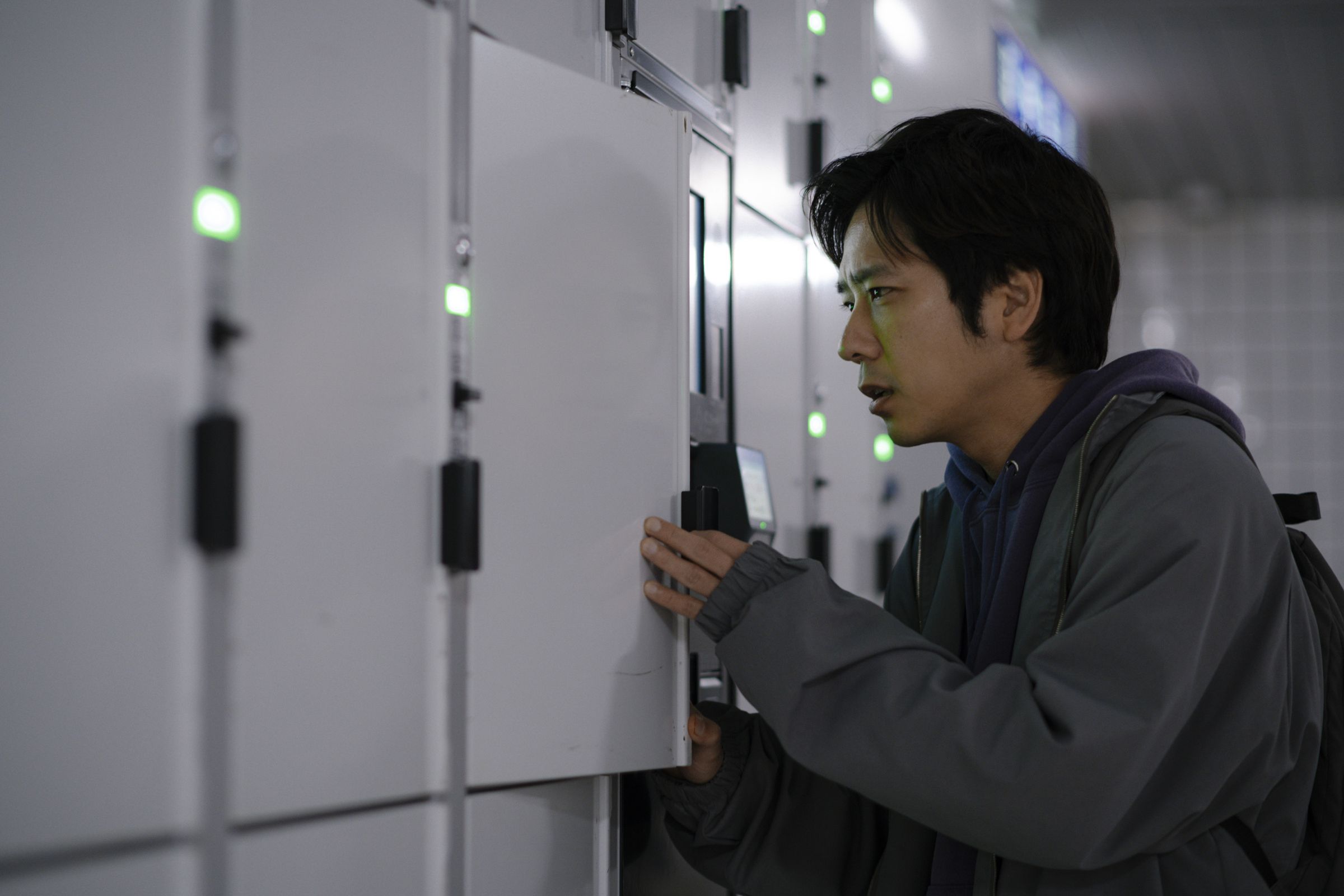 二宮和也主演電影《8號出口》改編自知名恐怖電玩。(壹壹喜喜電影提供)