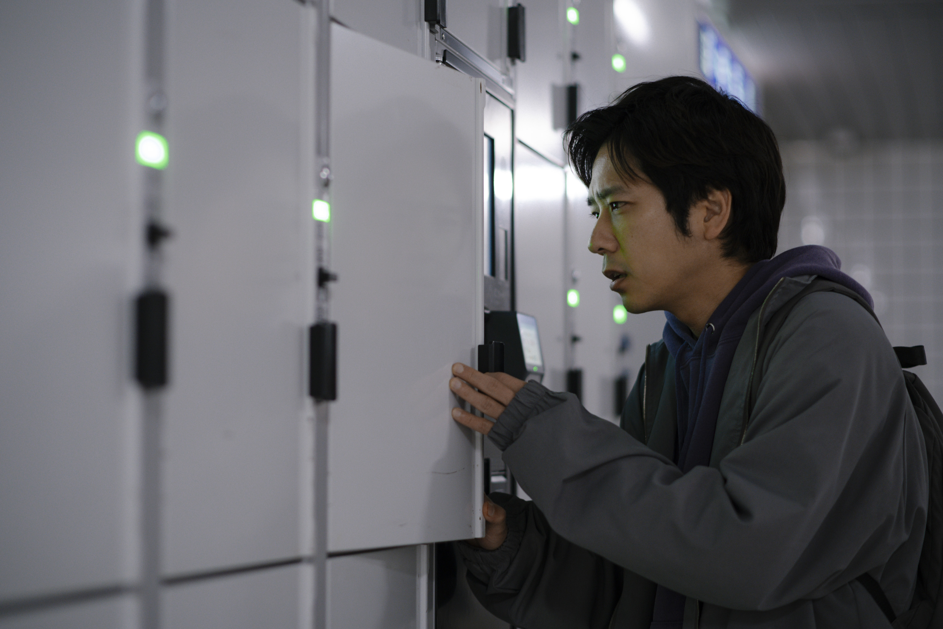 二宮和也主演電影《8號出口》改編自知名恐怖電玩。（壹壹喜喜電影提供）