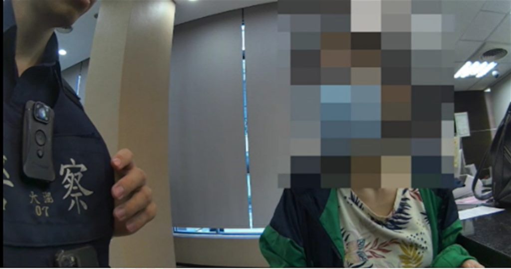 員警抵達銀行了解情況。（內湖分局提供）