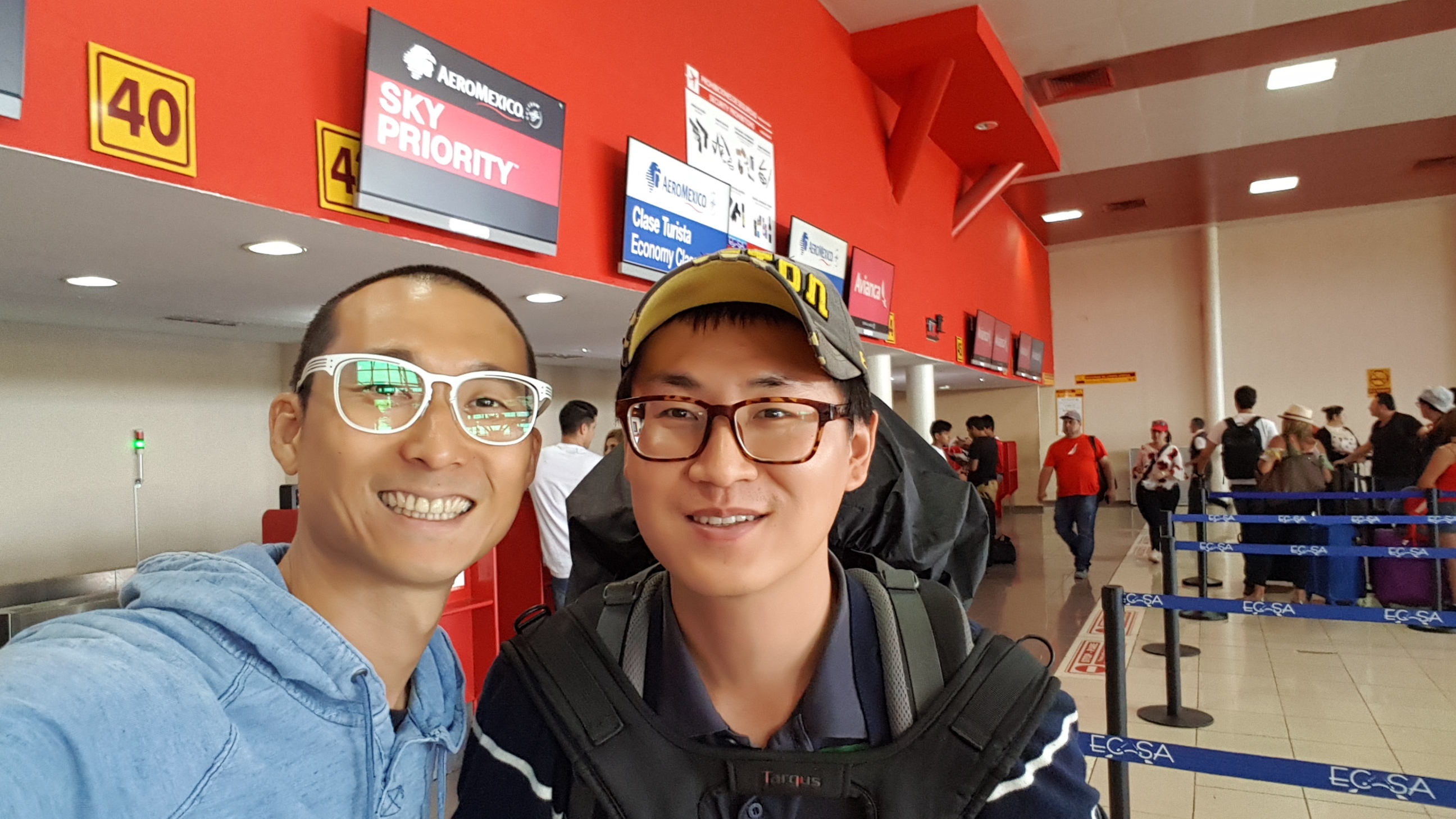 浩子於2017年因身上沒現金，在機場求助亞洲男子借錢。（大藝娛樂提供）