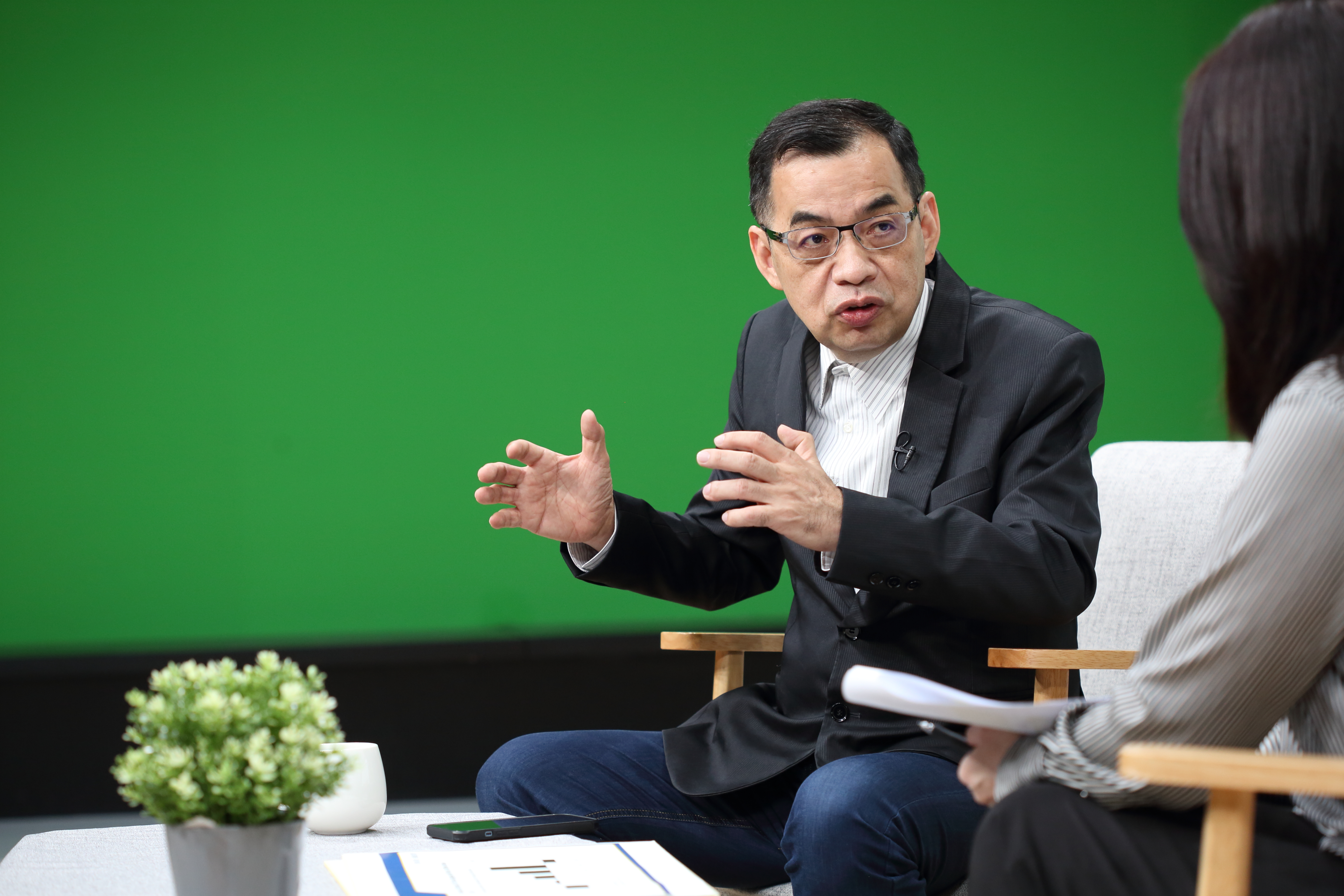 億元教授鄭廳宜與兩個女兒手持超過2000萬元美債，會耐心等債券資本利得。