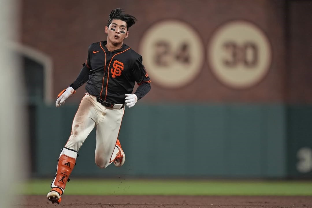 韓籍球星李政厚飛往美國加州參加巨人隊活動，驚傳在機場一度遭到拘留，現已獲釋。（翻攝自Instagram @hoohoohoo__）