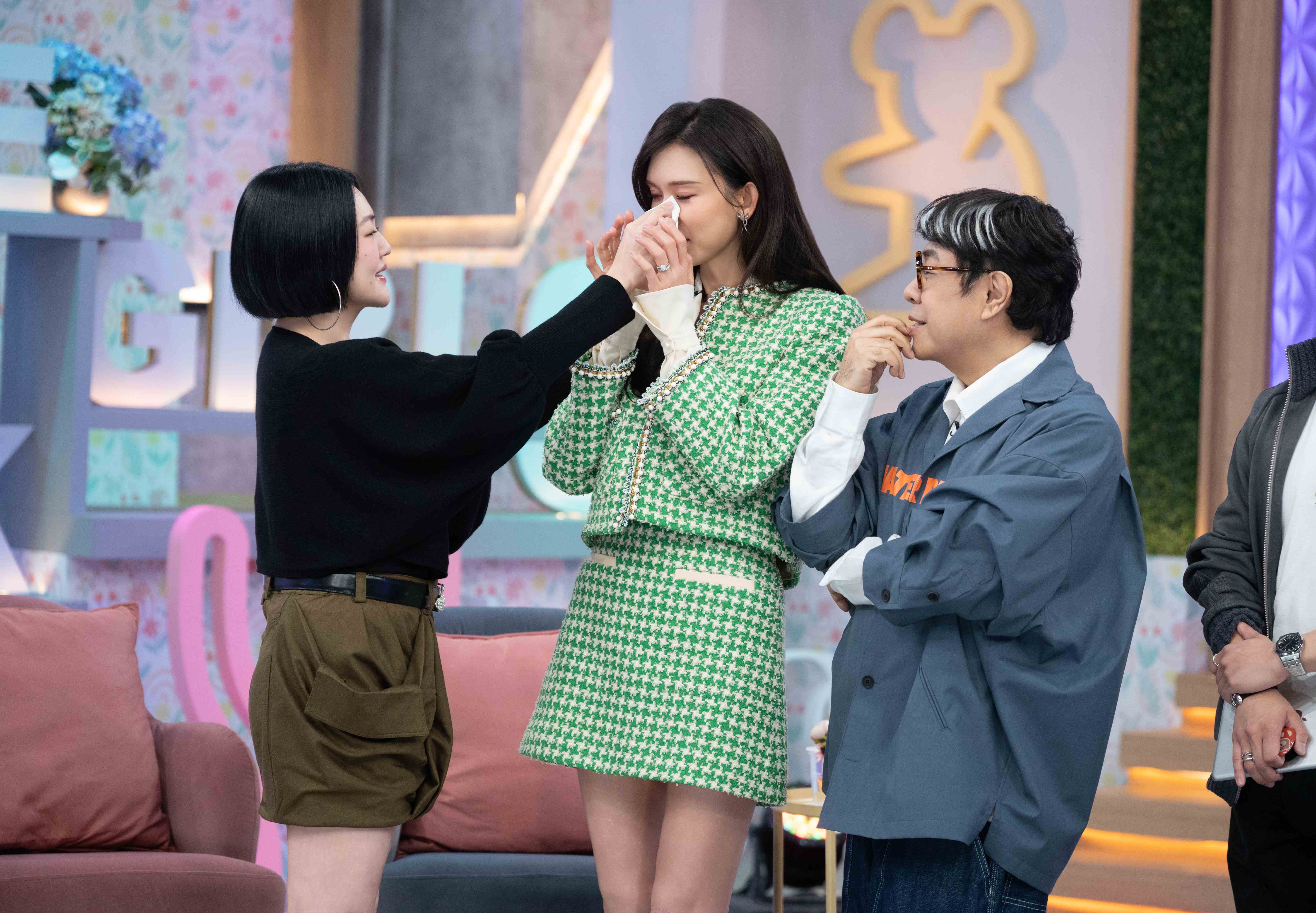 小S、林志玲、蔡康永難得在錄影時合體。（東森提供）