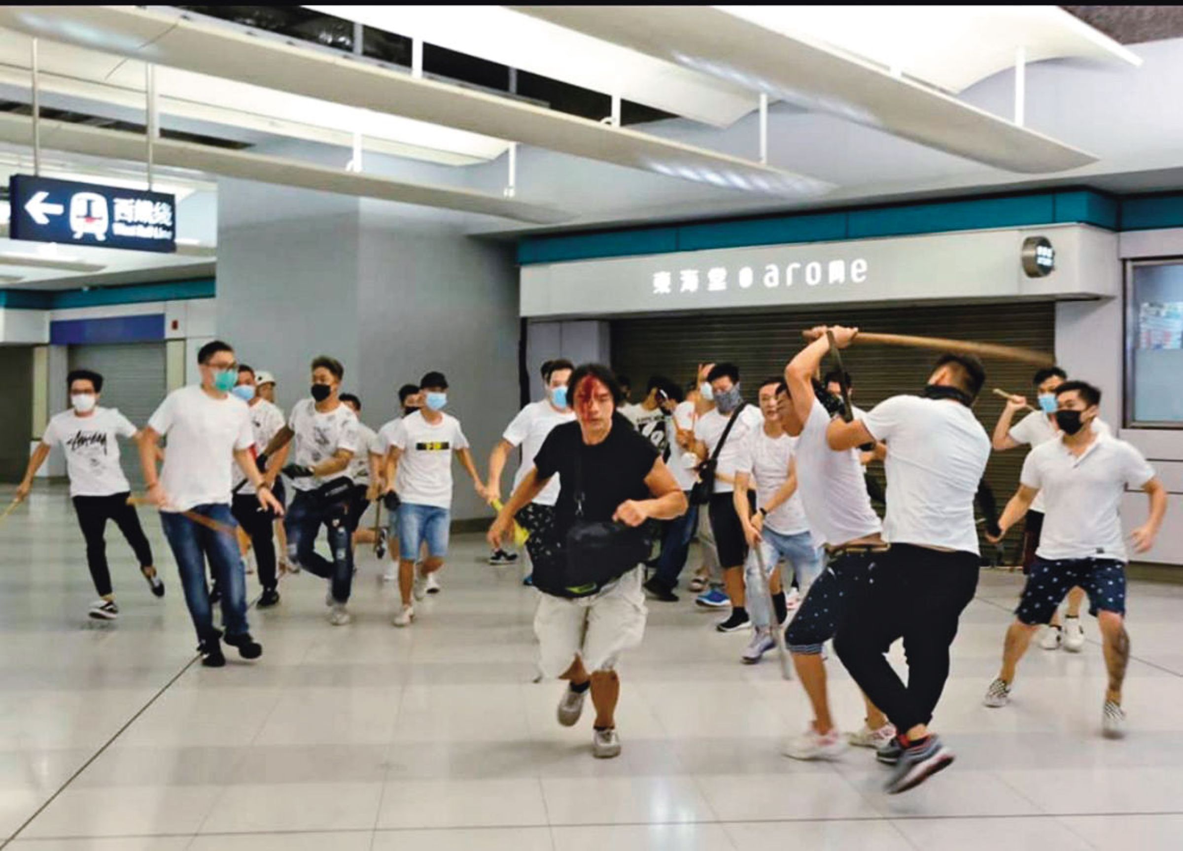劉喬安的男友是香港黑幫14K成員,該幫會曾在反送中事件時暴打民眾。(翻攝X@WilsonLeungWS)
