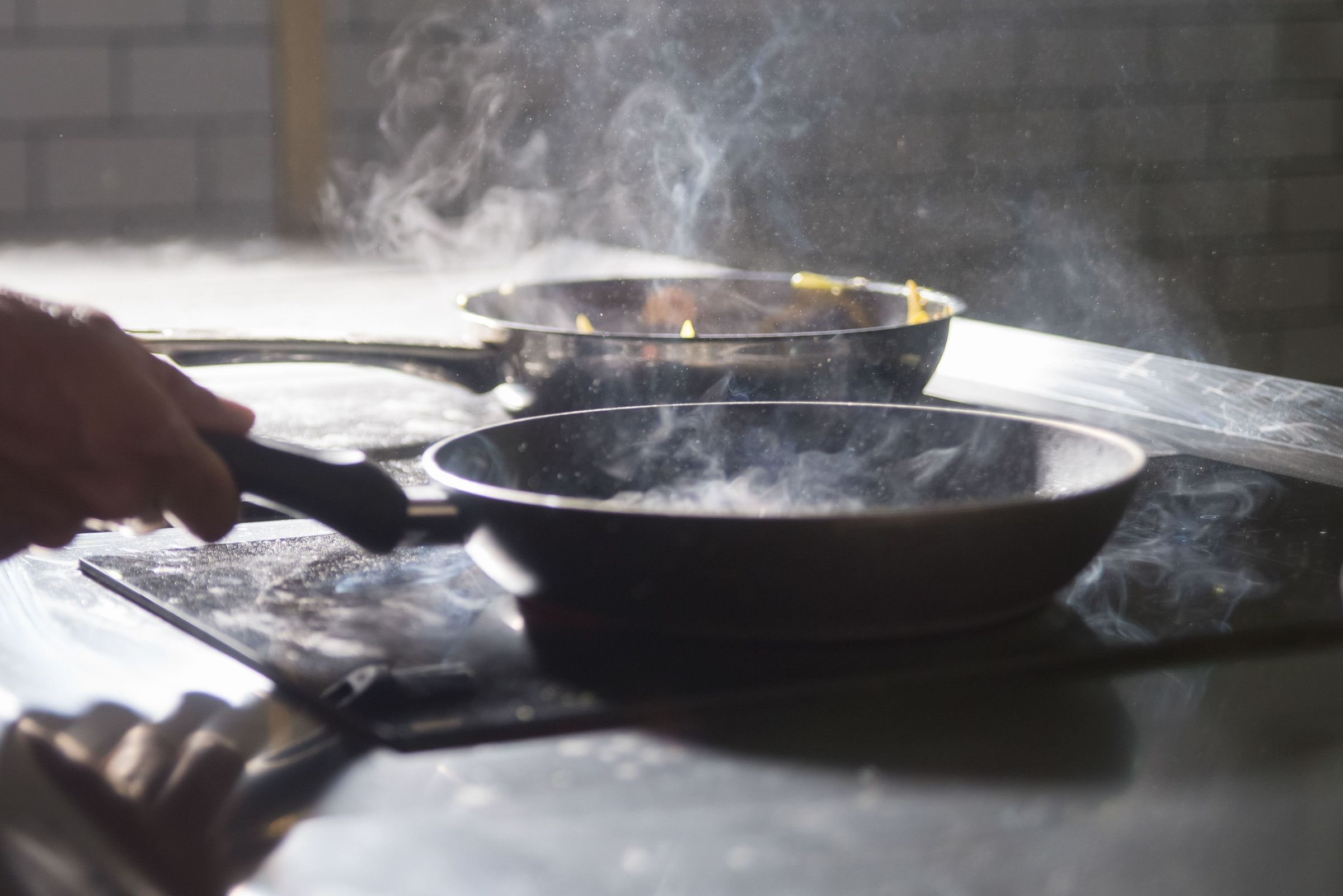 營養師提醒,比起苯駢芘超標的油品,真正影響健康風險的關鍵,在於民眾的烹飪級飲食習慣。(示意圖,Pexels)
