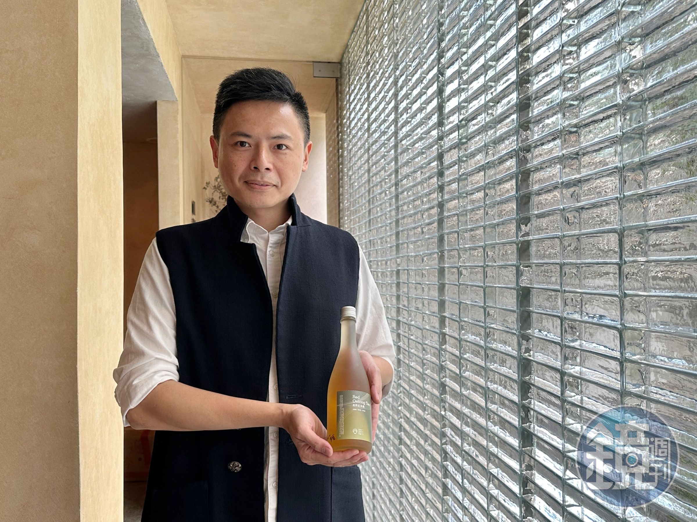 「冉冉茶事」創辦人藍大誠注重茶風味與土地的連結,並期望運用在烘茶技術中,讓世界認識台灣茶。
