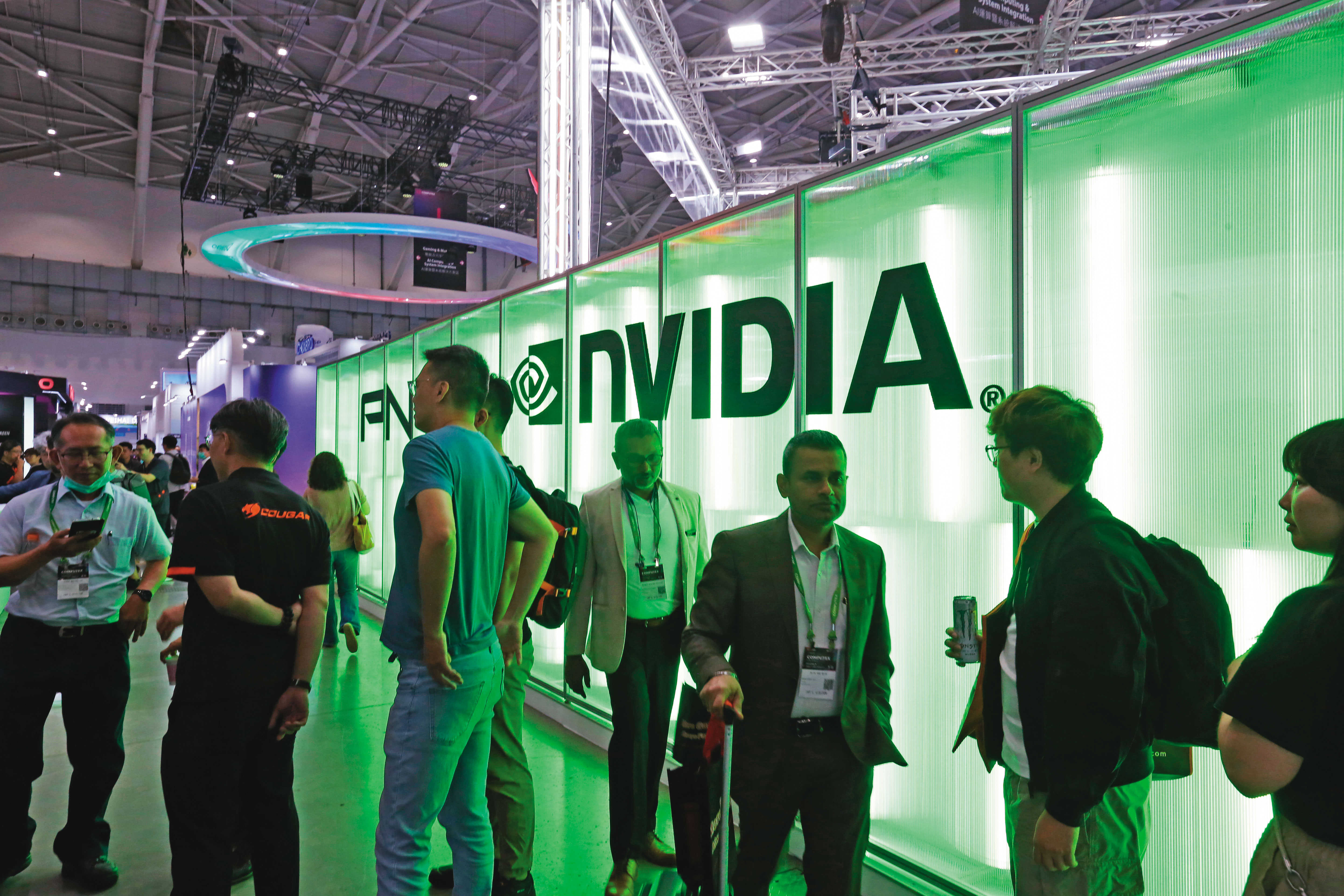 NVIDIA在股票分拆後仍表現強勢，一度超越蘋果成為全世界市值最大公司。