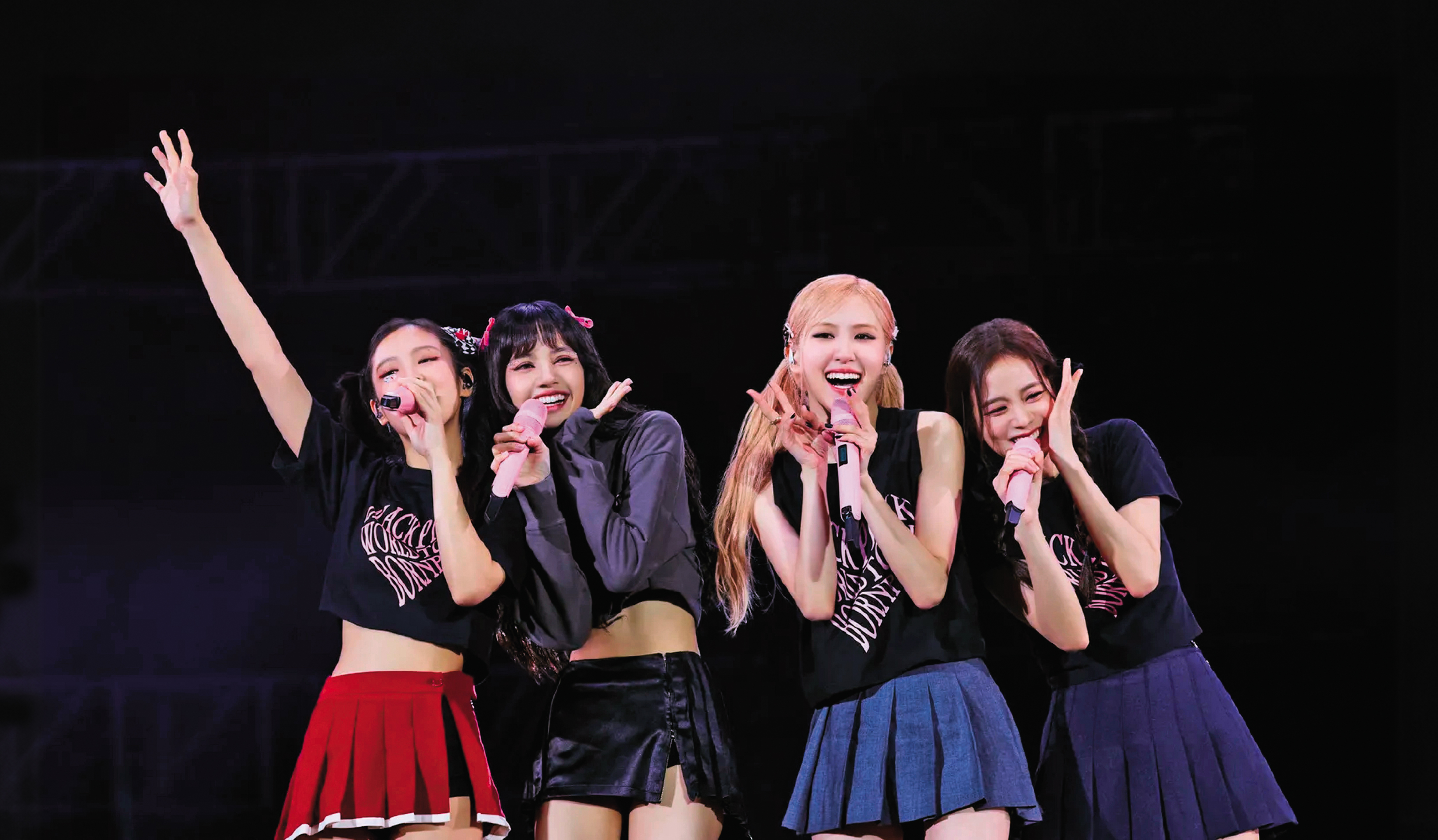 COLDPLAY、五月天和BLACKPINK（中圖）等國內外重量級歌手，去年相繼在高雄演出，創下可觀的經濟效益。（YG娛樂提供）