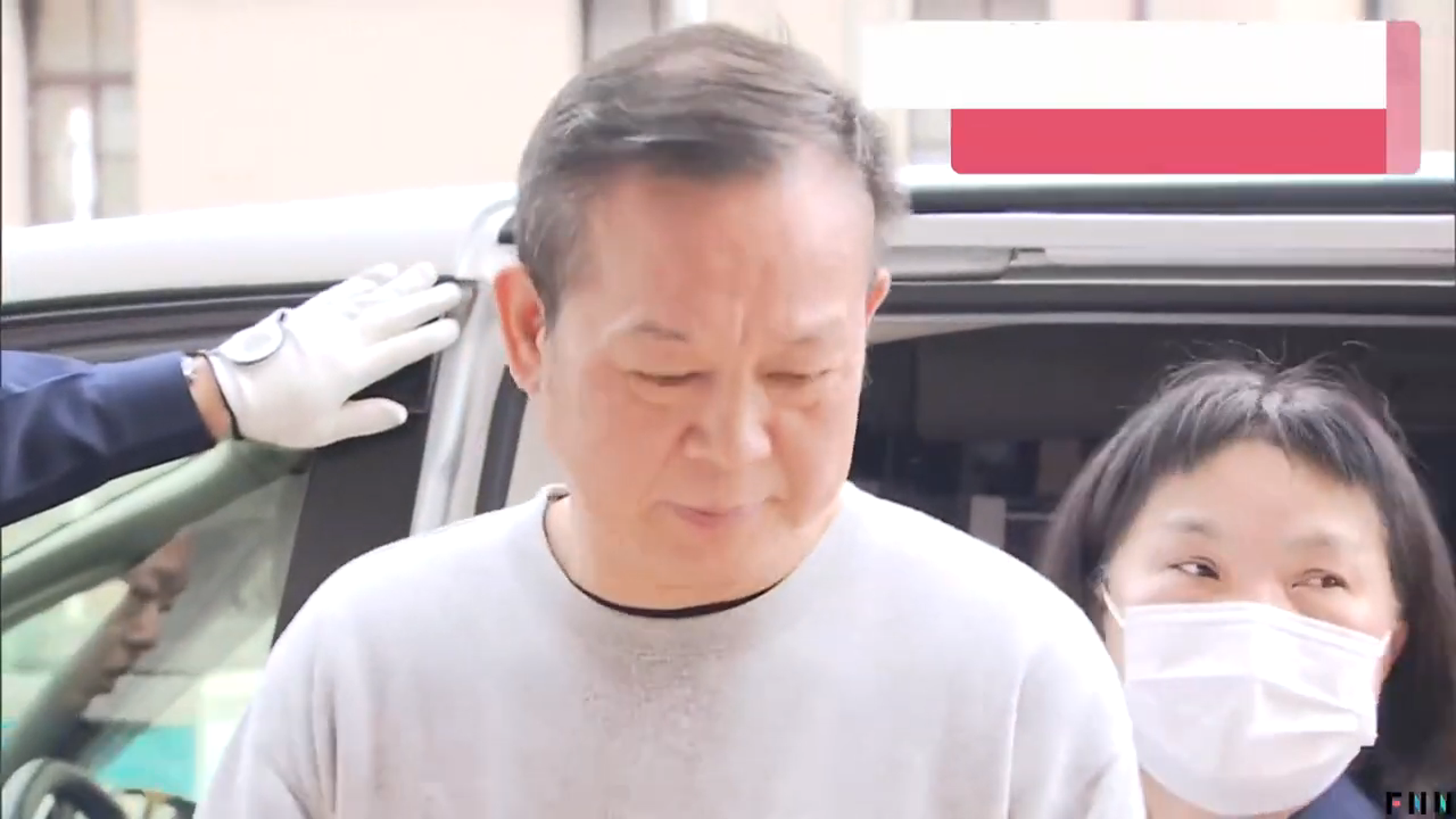 58歲中國籍嫌犯,涉嫌在日本機場特快車上行竊,被逮捕後卻極力否認犯行。(翻攝自YouTube@fnnp-hs7mr)