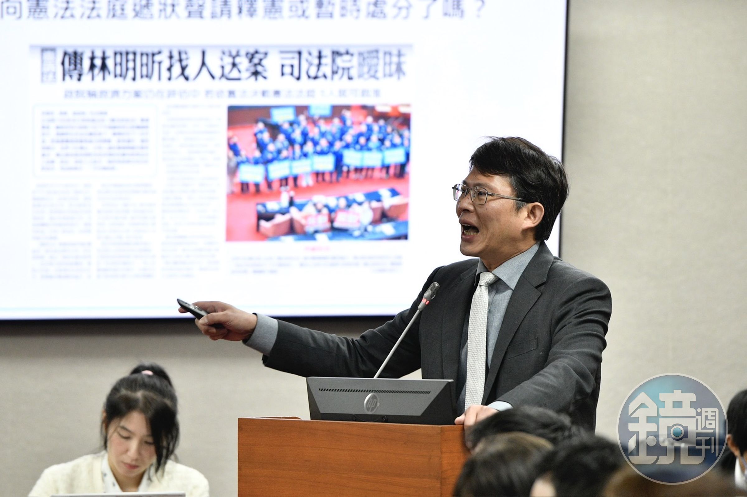 黃國昌過往在立法院質詢時經常咆哮,該形象深入人心,網友更稱之為「咆哮昌」。(本刊資料照)