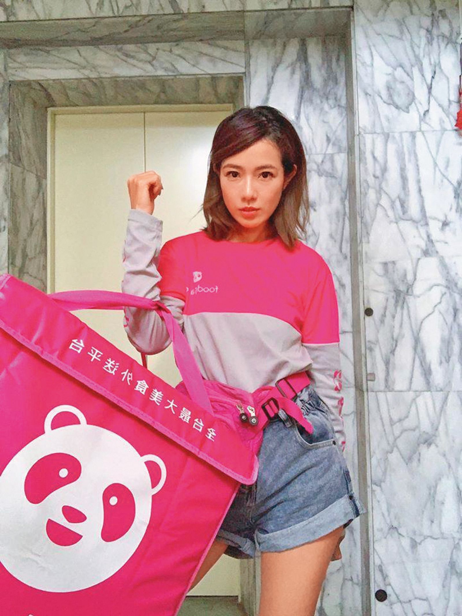 黃瑄好不容易復出卻遇上疫情，戶頭裡只剩幾千元，因此兼差跑外送。（翻攝自黃瑄臉書）