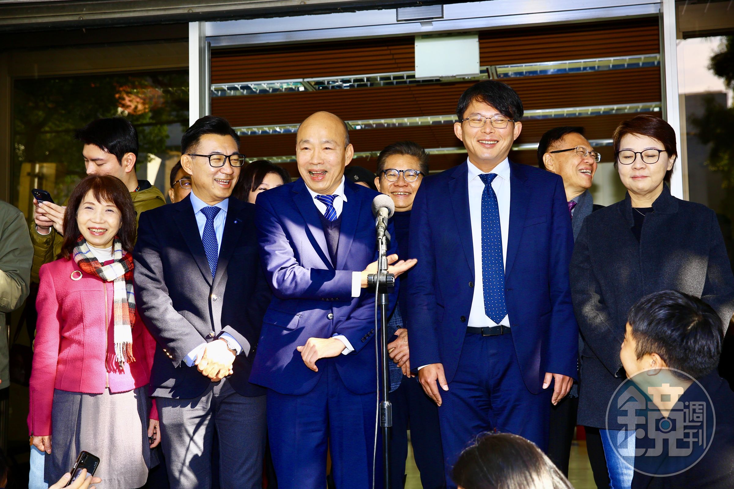 民眾黨團29日先後與國民黨韓國瑜、民進黨游錫堃兩組人馬會面。