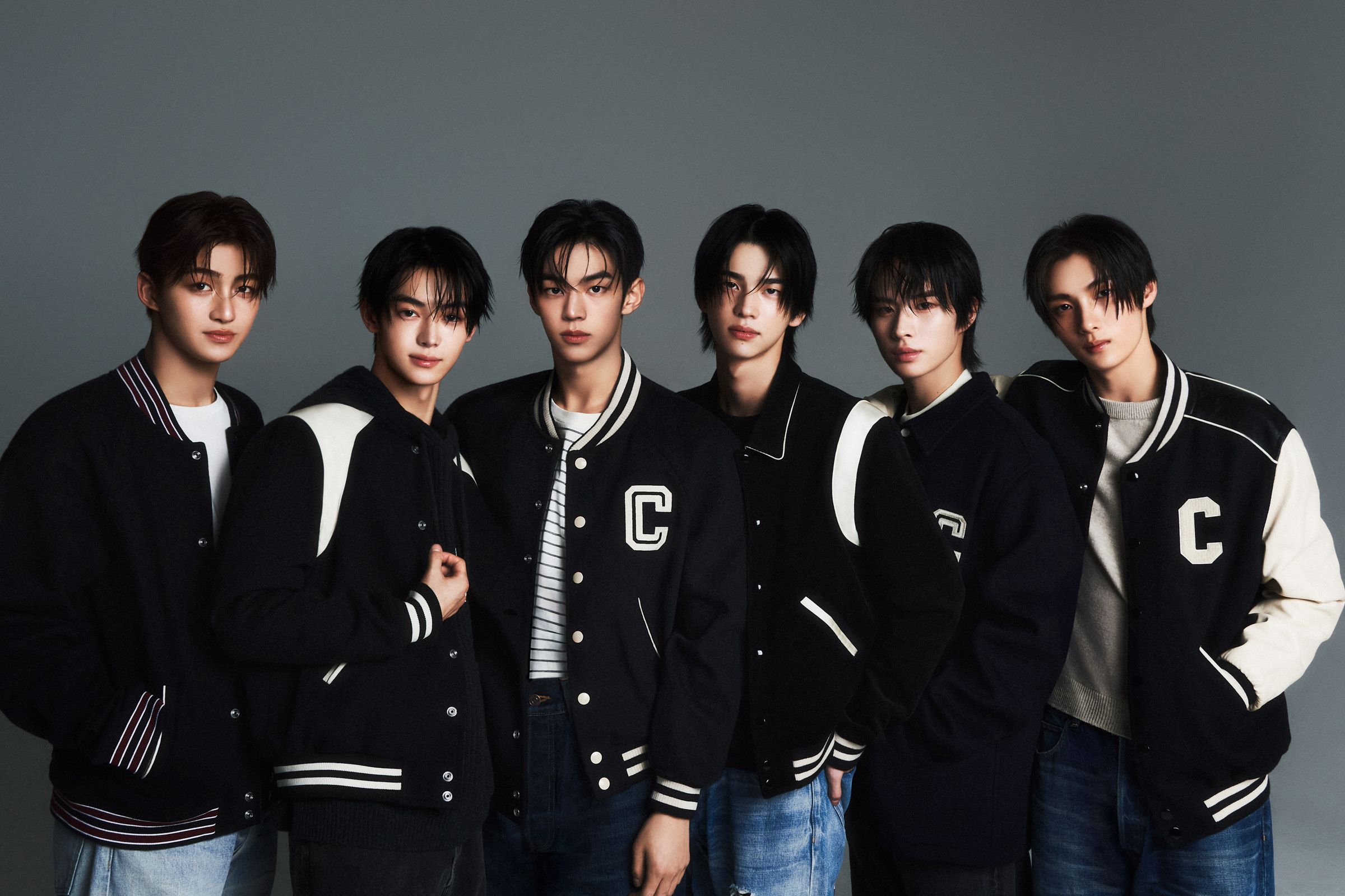 CELINE韓國區品牌大使TWS:(左起)JIHOON 志薫、HANJIN 韓振、DOHOON 道勳、SHINYU 申惟、KYUNGMIN炅潣、YOUNGJAE英宰。(CELINE提供)