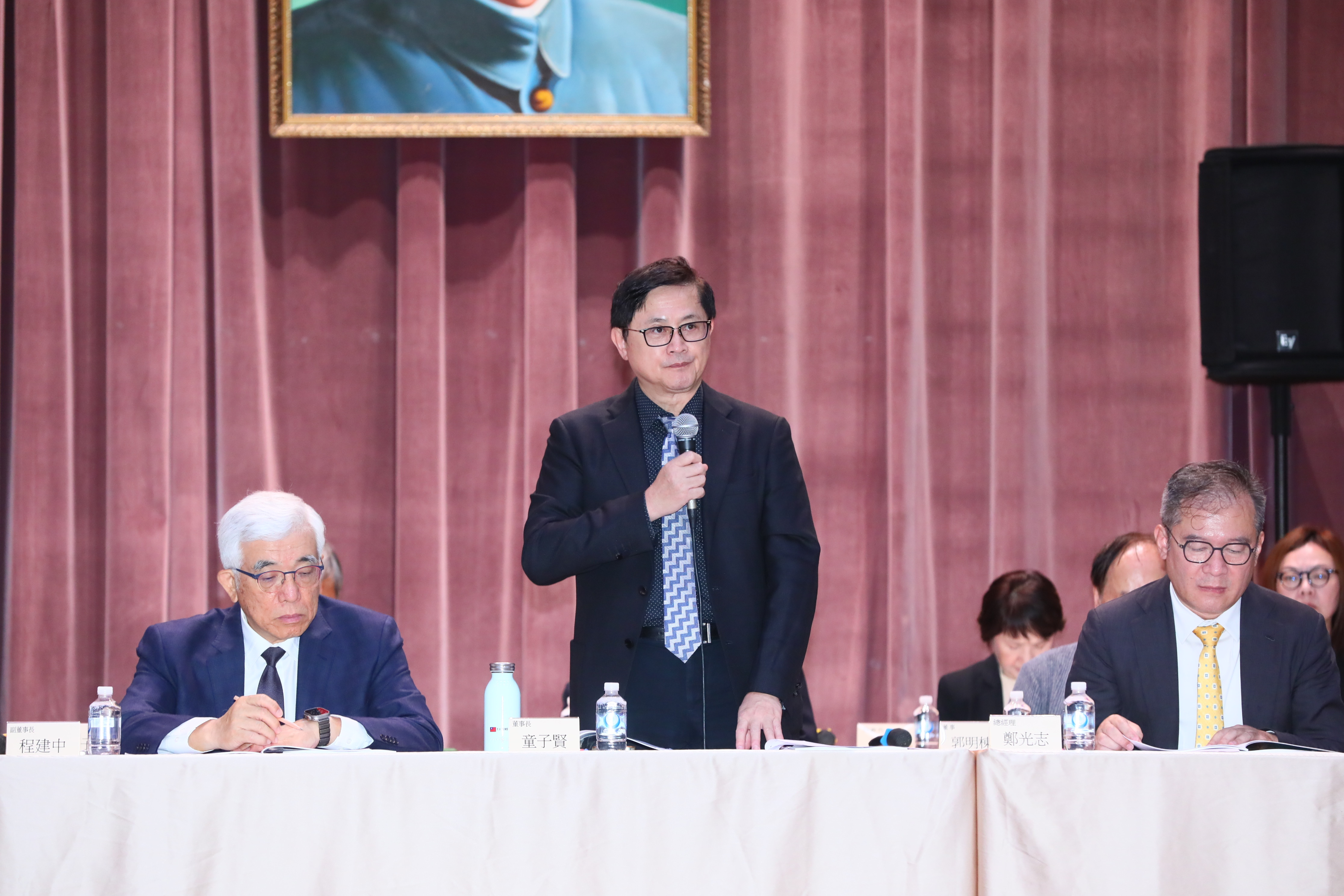 和碩董事長童子賢一句話「內部問題外部化」明快形容出美國政府的狀態與問題。