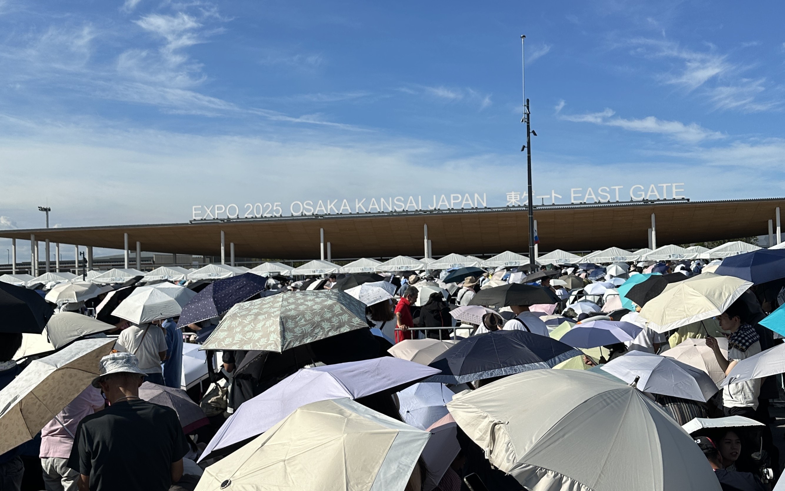 大阪萬博閉幕倒數，已連續18天進場人數超過20萬人，同時也有許多人因為買了票沒有預約，形成無法進場也不能退票的尷尬情況。