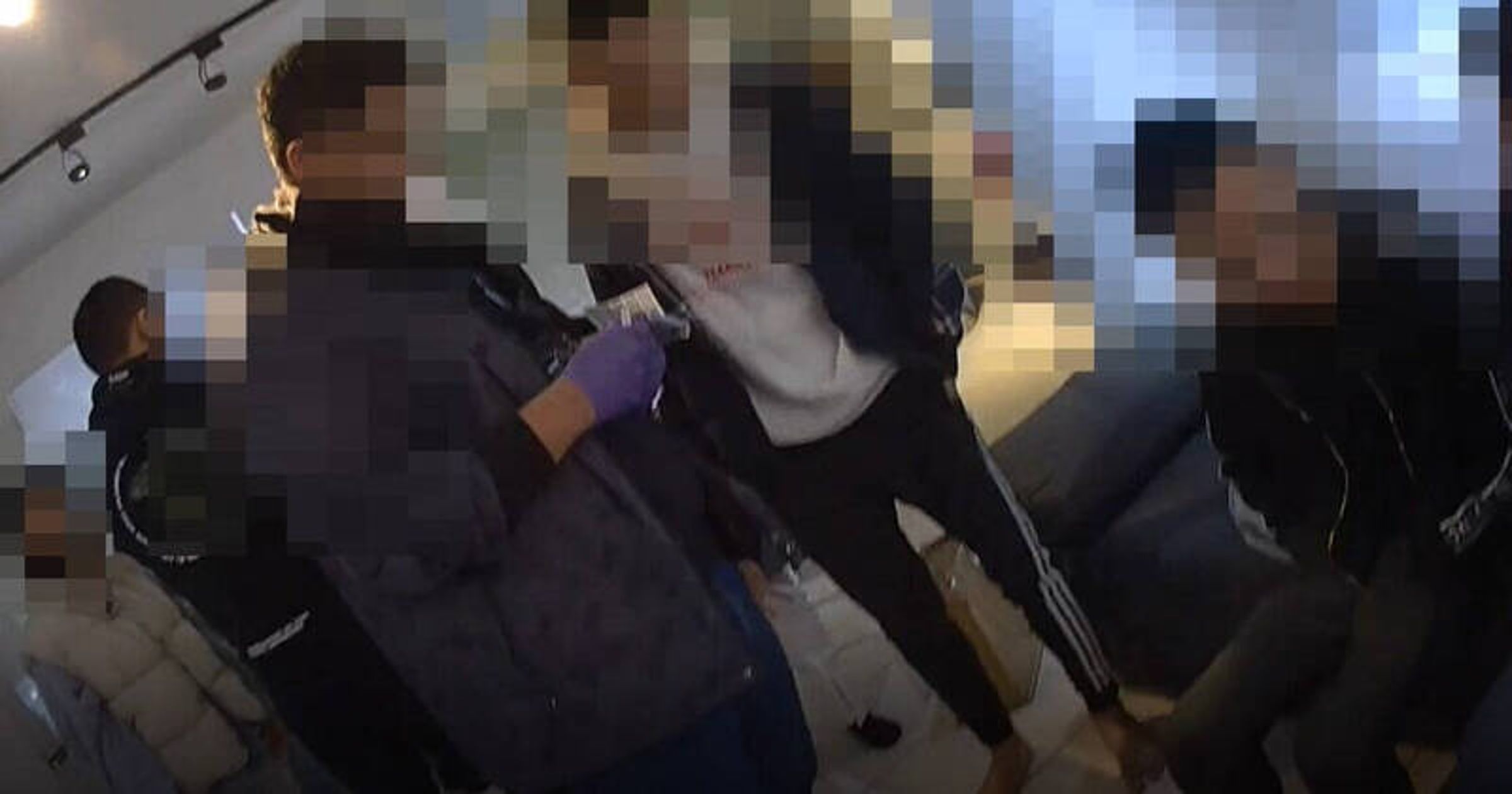 市刑大偵八隊陸續逮捕柯嫌以及旗下小蜜蜂到案。(翻攝畫面)