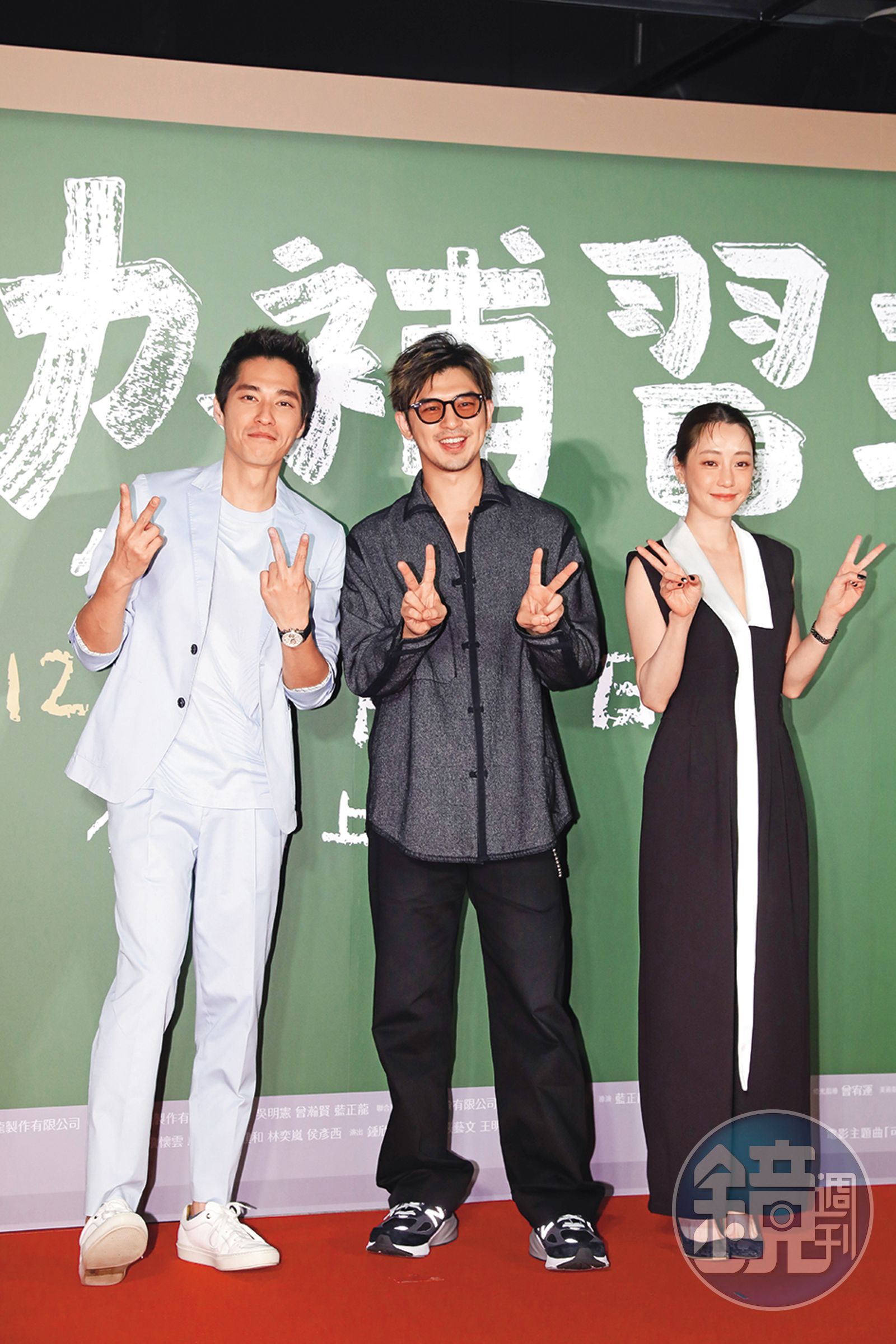出道27年，藍正龍（左）第一次執導電影《成功補習班》上映時，與演員陳柏霖（中）、 謝欣穎（右）一起出席記者會