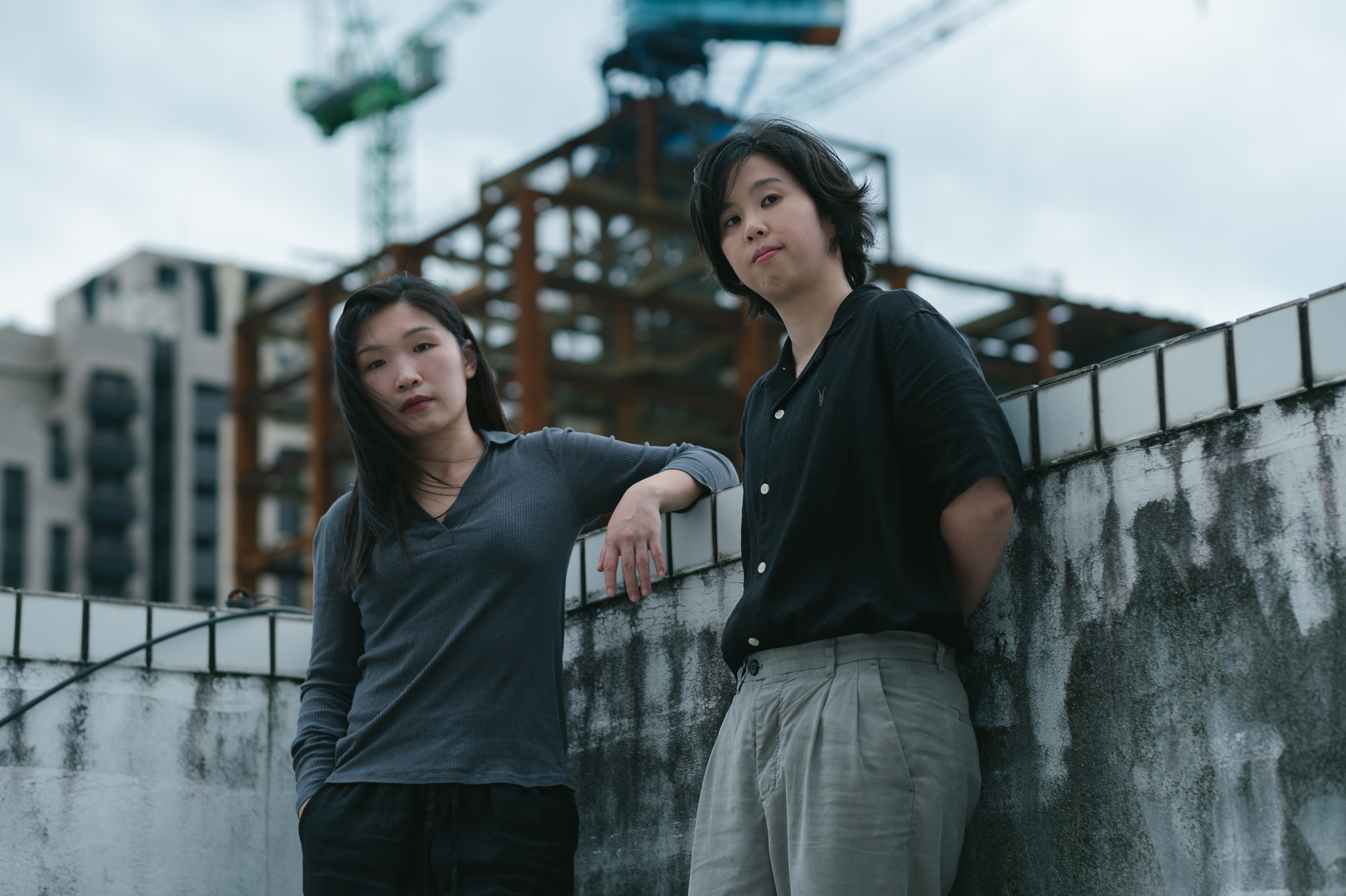 《春行》導演彭紫惠（左）和王品文（右）獲頒2023聖賽巴斯提安影展最佳導演。（今日影像藝術有限公司提供）