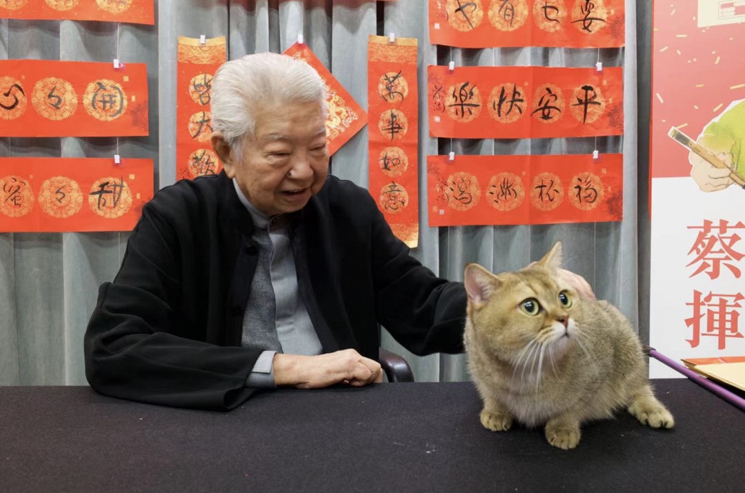 曾與金庸、倪匡、黃霑等人齊名的香港美食家蔡瀾於前日逝世，享壽83歲，家屬已於其微博公開噩耗。（蔡瀾微博）