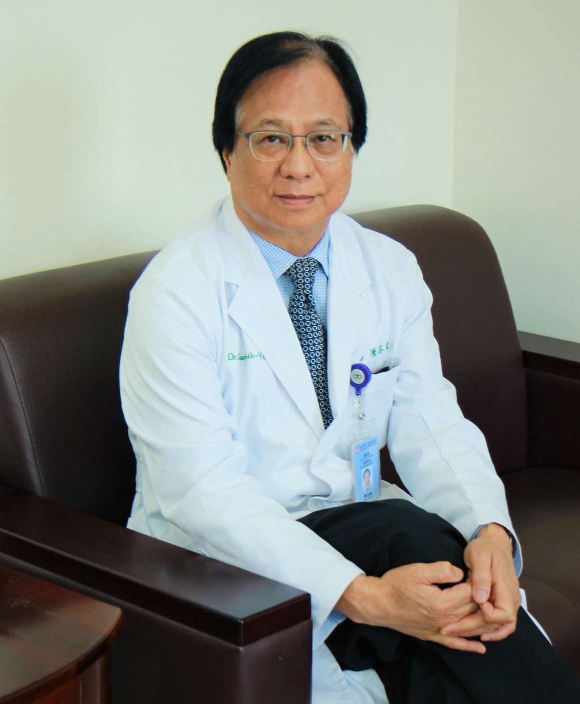 陳志毅醫師建議健保若能有效率依照國際的用藥指引,早一點讓新藥開放進來,方能跟上國際腳步。