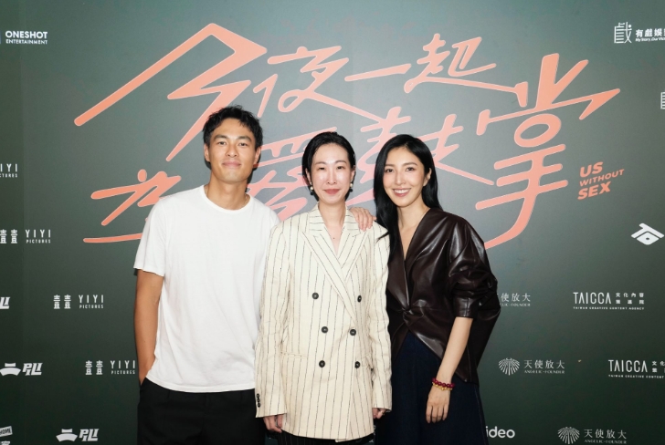 壹壹影業負責人黃郁茹(中)曾與楊祐寧(左)、楊謹華合作《今夜一起為愛鼓掌》。(壹壹影業提供)
