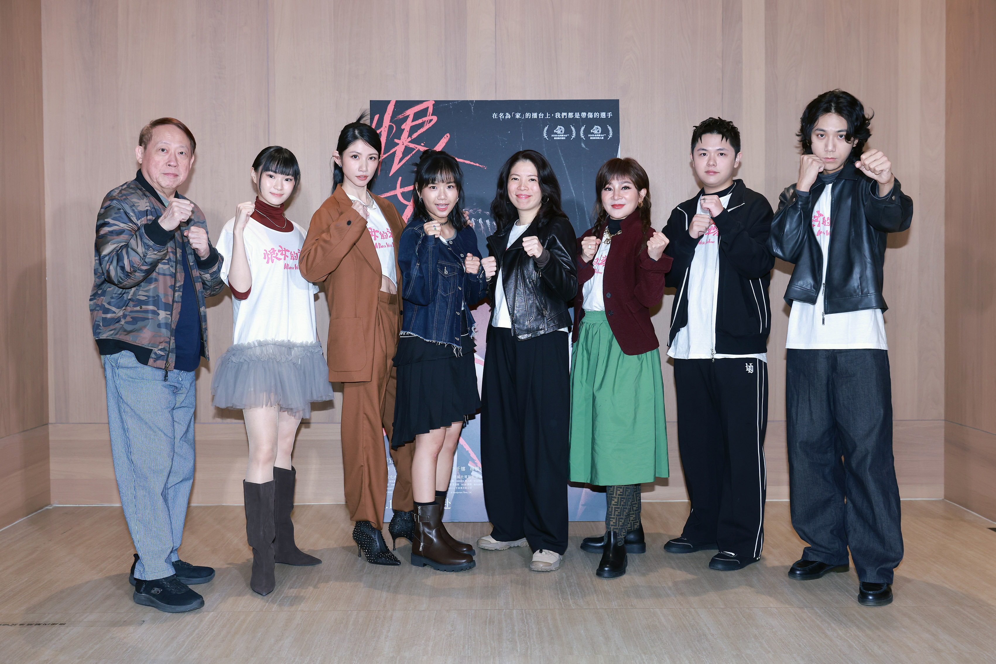 電影《恨女的逆襲》8日舉辦記者會,監製何平、導演李宜珊率主演王彩樺、李千娜、林怡婷、黃惟、田翔元、曾皓澤聯袂出席。(華映提供)