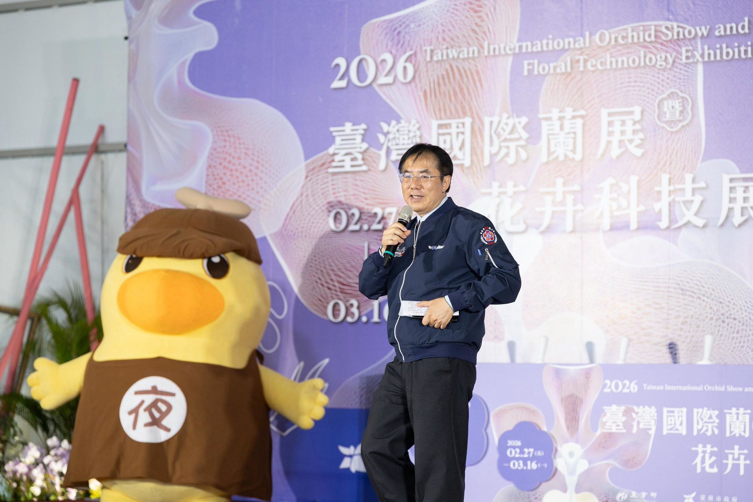 黃偉哲酸蔣萬安奇奇怪怪,若育兒減工時可行乾脆下午4點就下班。(翻攝黃偉哲臉書)