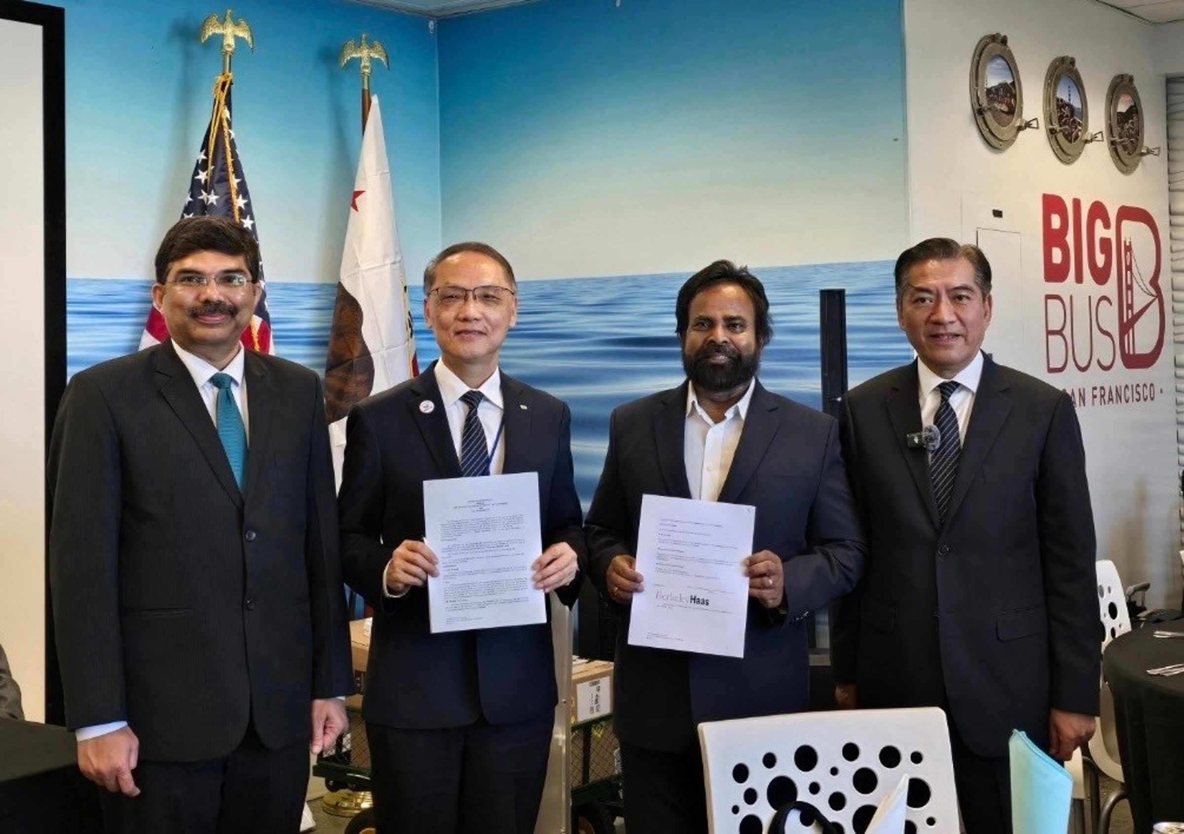 慈濟基金會執行長顏博文在NASA演說中，介紹慈濟的善循環永續模式，盼帶更多夥伴關係一起共善。（慈濟基金會提供）