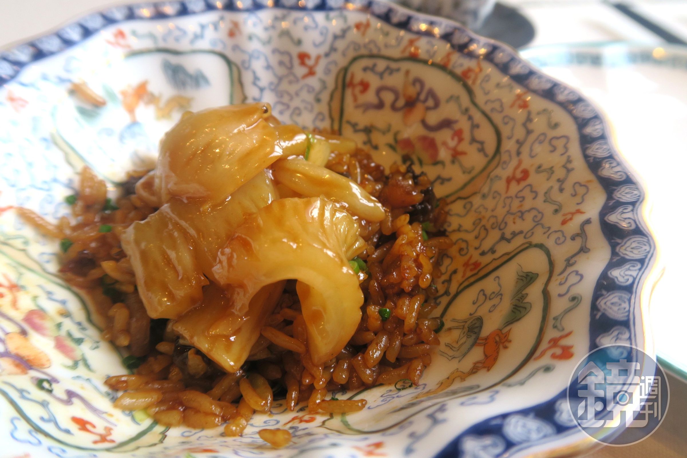 超級黏嘴的「鮑汁羊肚菌花膠飯」，再飽也得吃一大口。