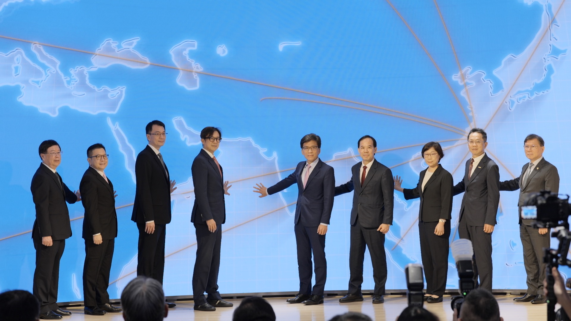 由金管會主委彭金隆及陳彥良副主委、證券期貨局張振山局長、銀行局童政彰局長、保險局王麗惠局長，以及臺灣證券交易所林修銘董事長等人宣示2025「臺灣週」正式啟動。