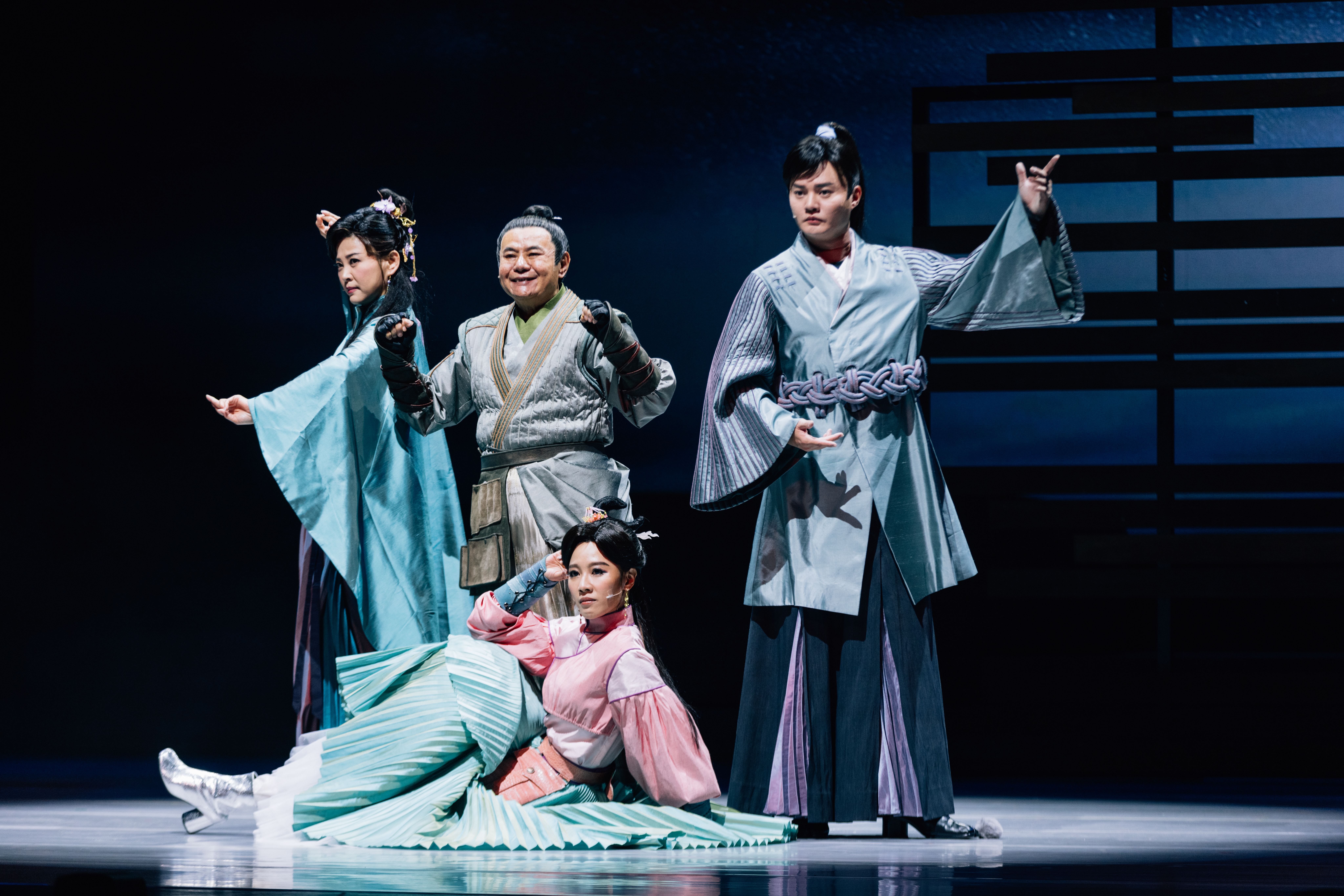 唐美雲劇團《孟婆客棧：冥星雙飛俠》邀來蔡振南、方馨、許富凱、方宥心演出。（國家兩廳院提供）