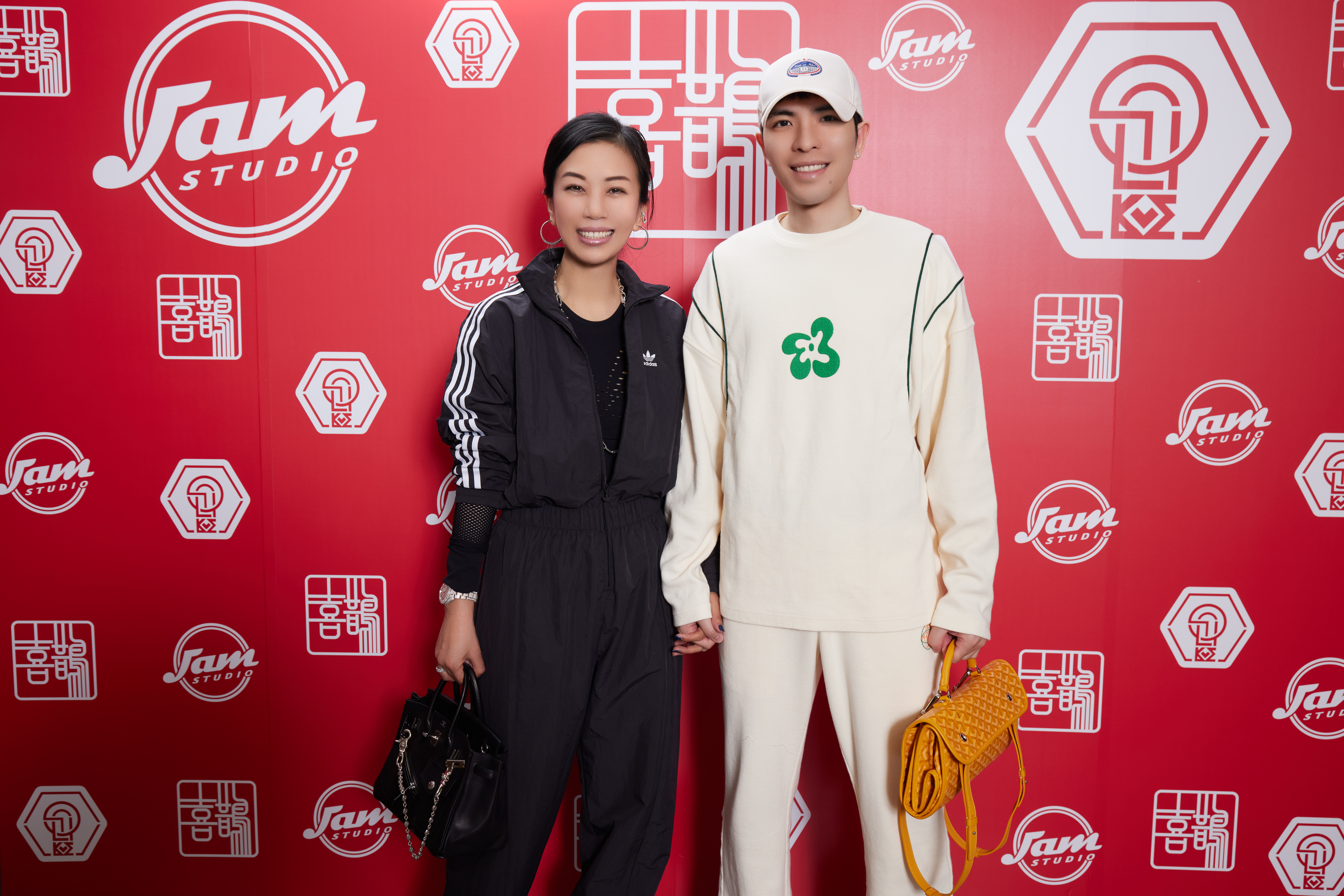 蕭敬騰攜手老婆Summer出席春酒。（喜鵲娛樂提供）