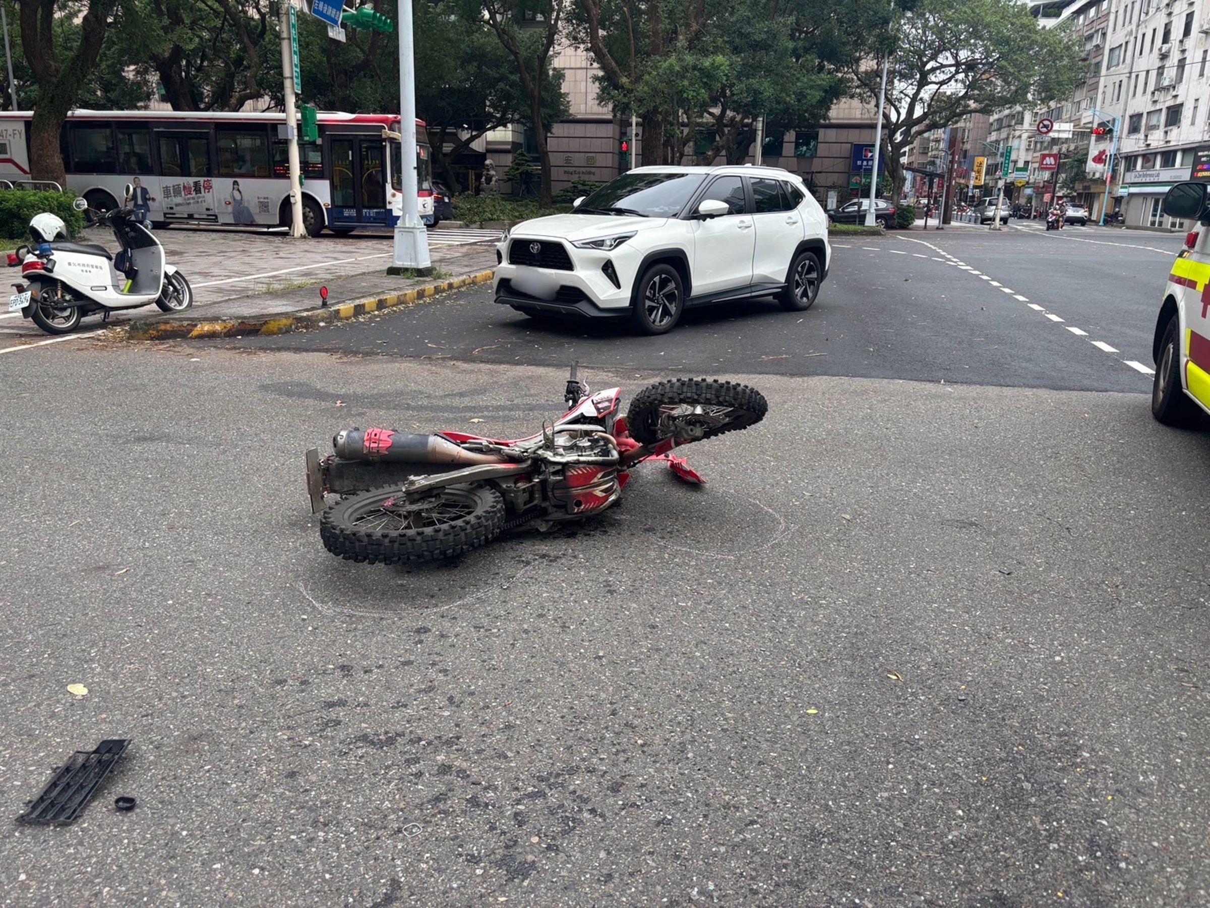 徐女下班騎車返家，不料途中卻挨撞不治。（翻攝畫面）