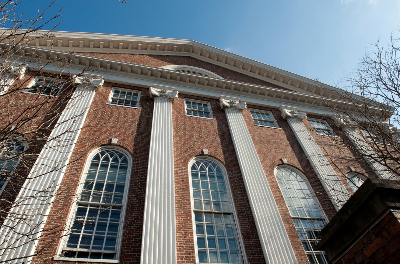 哈佛1/4學生為外籍生，禁令一度震盪整個校園。而哈佛提告後，法官僅數小時即頒臨時禁制令，暫停川普禁令。（東方IC）