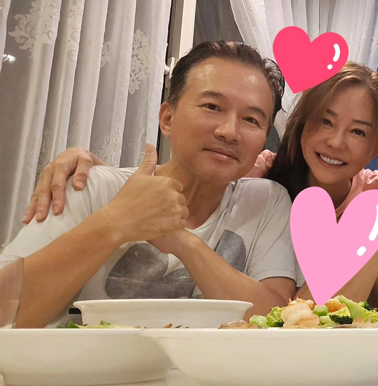 日前端午佳節狄鶯分享夫妻合影。(翻攝自臉書)