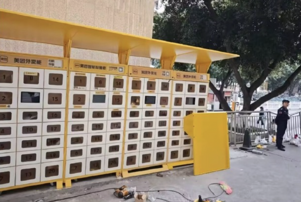 中國一名女學生京城偷吃別人的外送，這回她踢到鐵板，吃到加料的食物。（翻攝自微博）