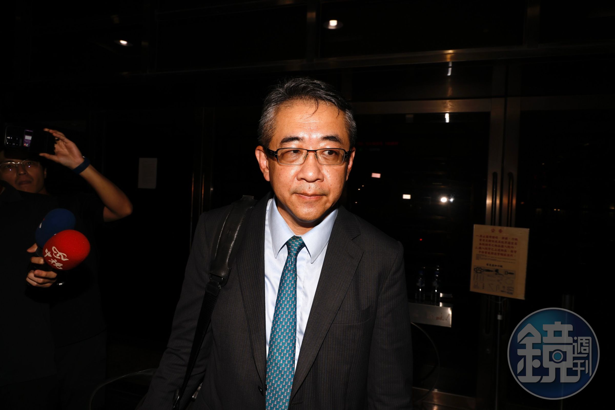 柯文哲律師鄭深元回應,柯文哲無法接受夜間訊問,因此主張拒絕夜間偵訊。