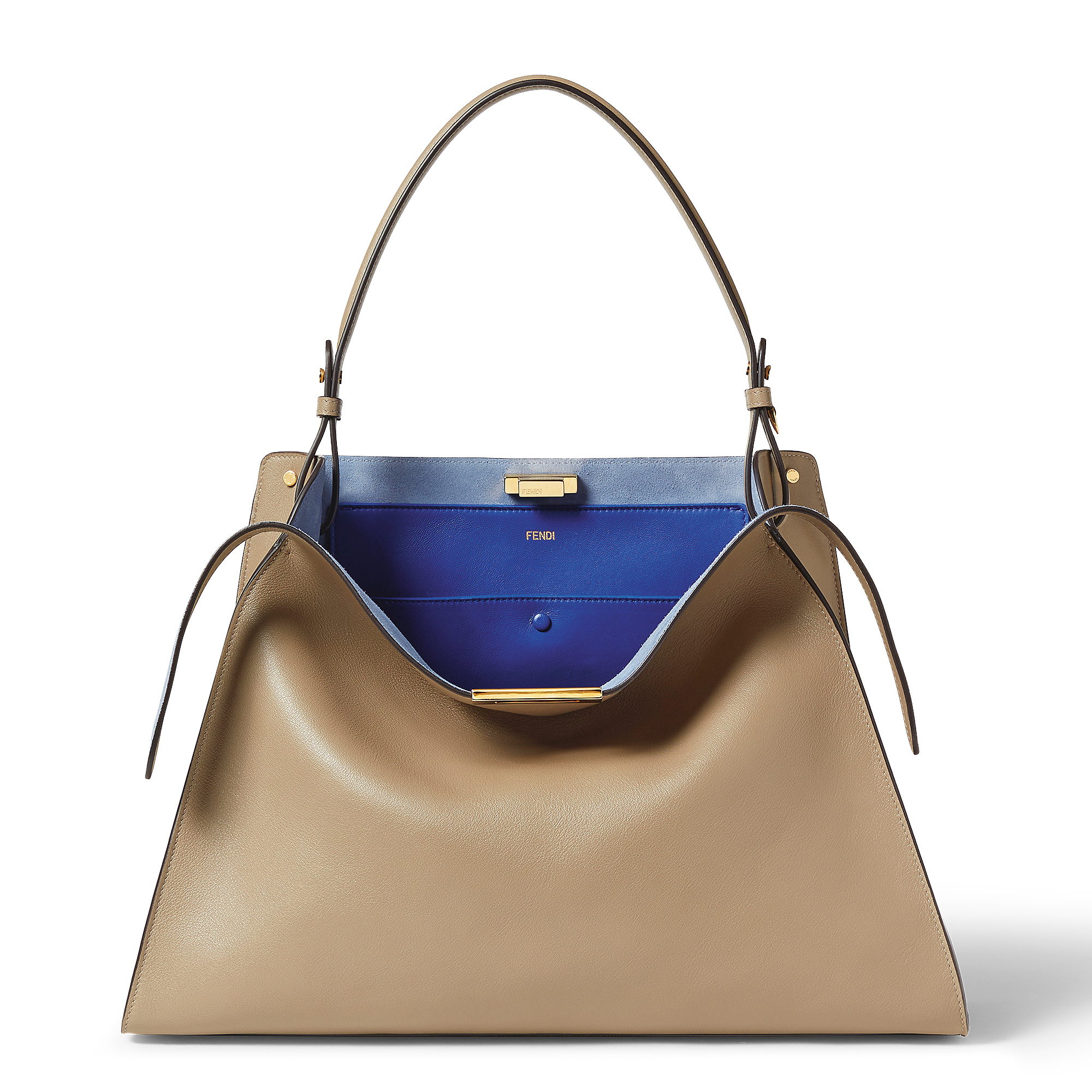 Dior Cigale冰藍色小牛皮包 NT$155,000（Dior提供）