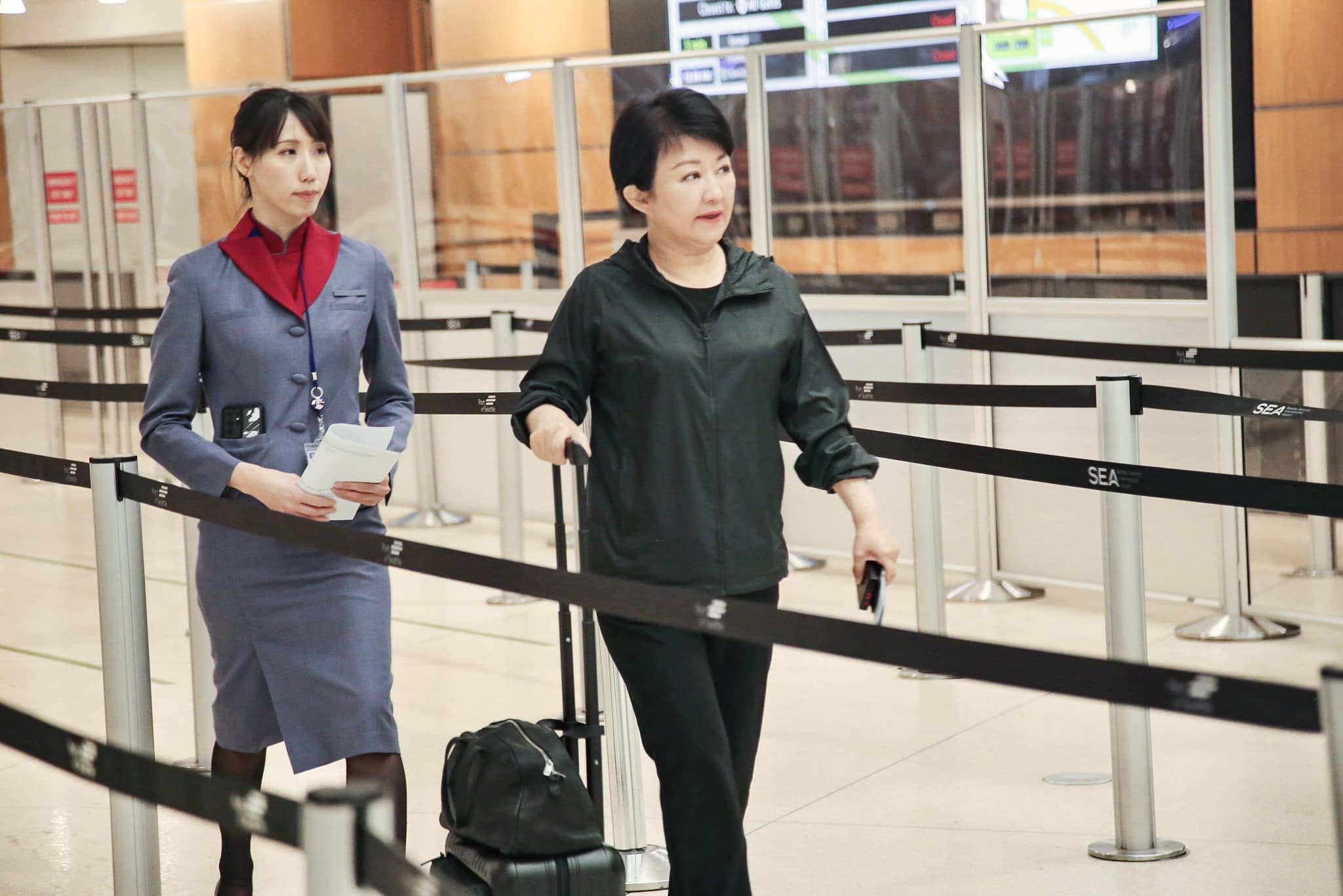 盧秀燕搭機訪美才剛落地就返回台灣坐鎮防颱工作，遭質疑作秀。（翻攝自盧秀燕臉書）