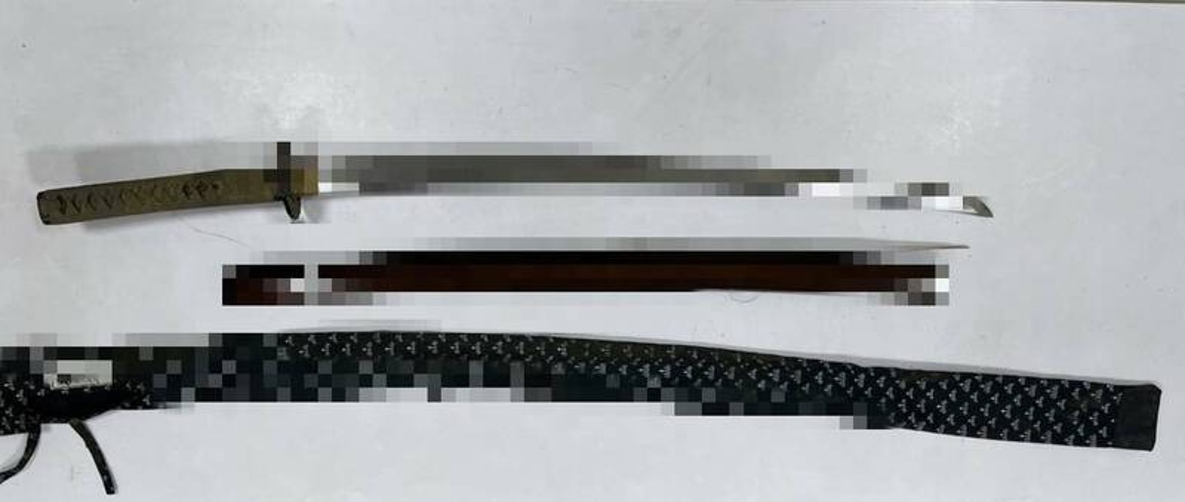 鄭男所持的武士刀並未開鋒，屬於鈍器。（警方提供）