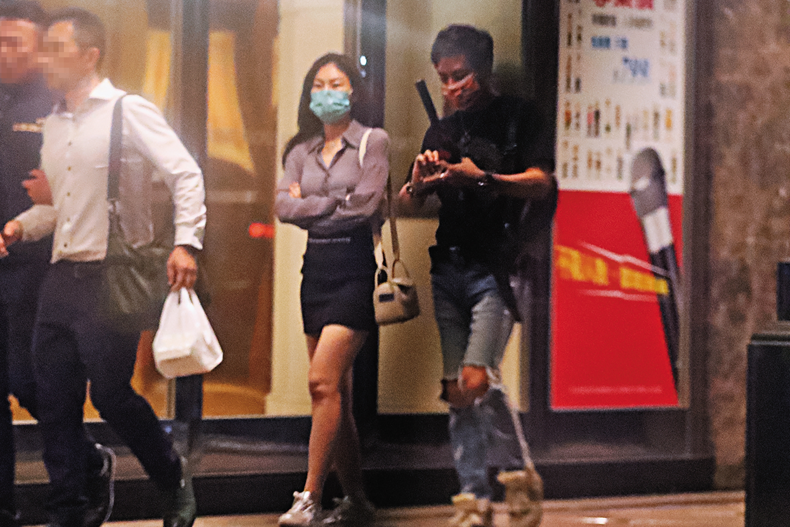 王海輪（右）與嫚凌（左）依舊甜蜜，未受不倫醜聞影響。