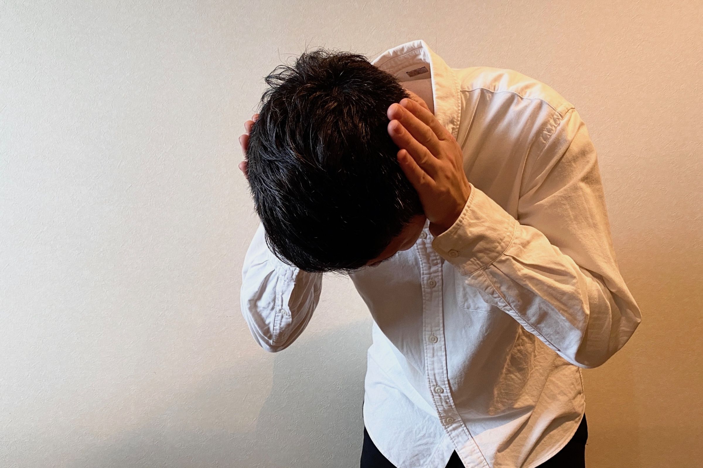 一名人妻外遇多次與小王開房間激戰,被丈夫從手機抓包出軌。(示意圖,photoAC)