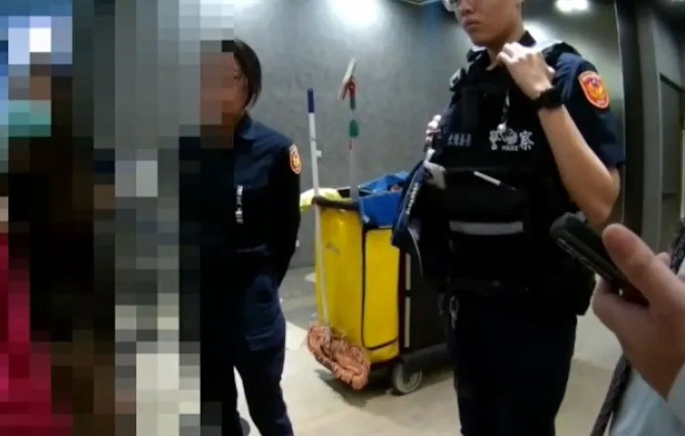 台中誠品480日前（15日）發生誤報竊盜烏龍事件，導致1名母親與2個國小女兒被帶到派出所詢問 ，引發社會譁然。（翻攝畫面）