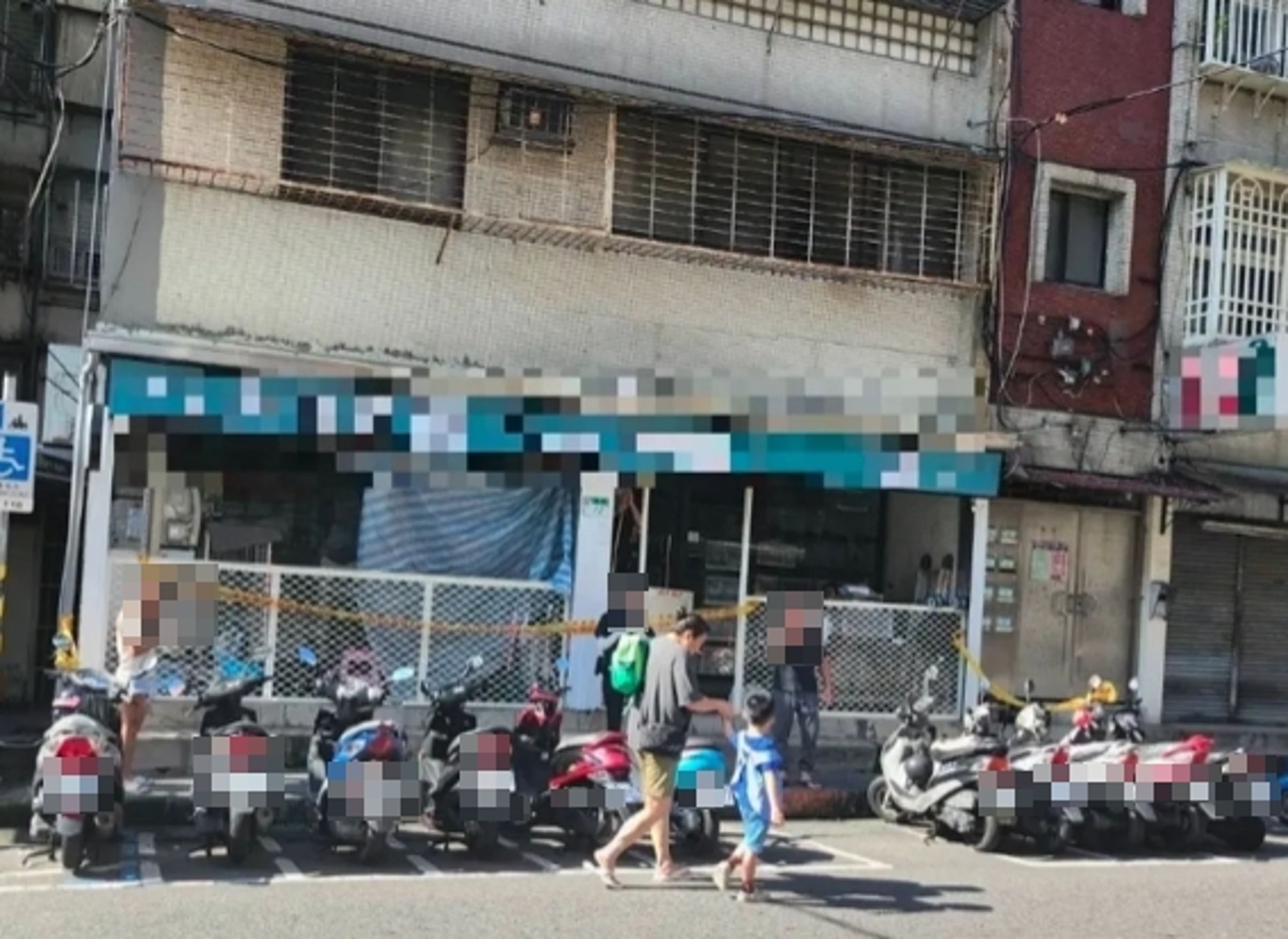 2樓屋主今回應,去年10月就曾和寵物店老闆表達,自己絕對不會簽下同意書。(翻攝照片)