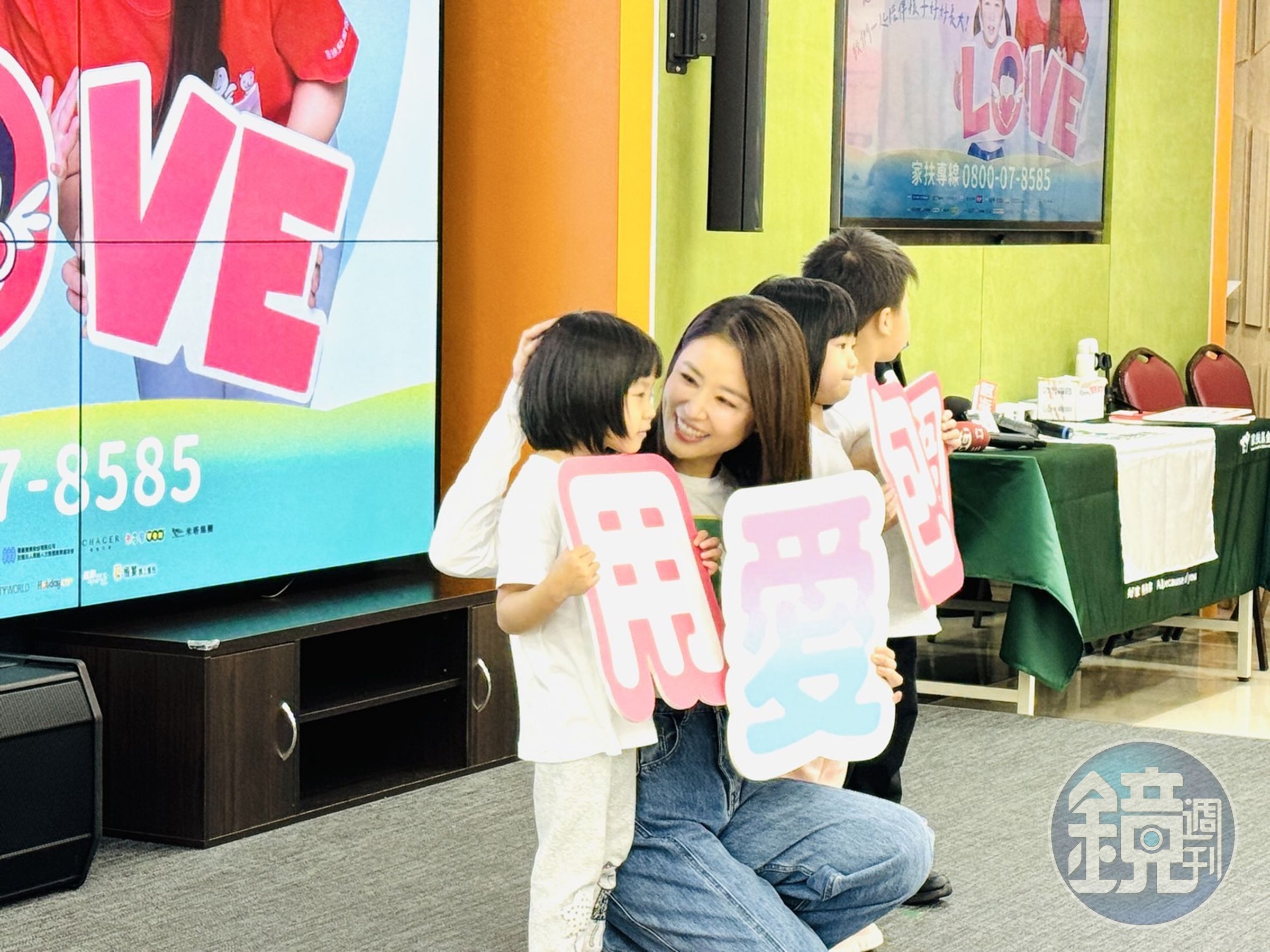 林心如擔任公益大使用愛包圍下一代。