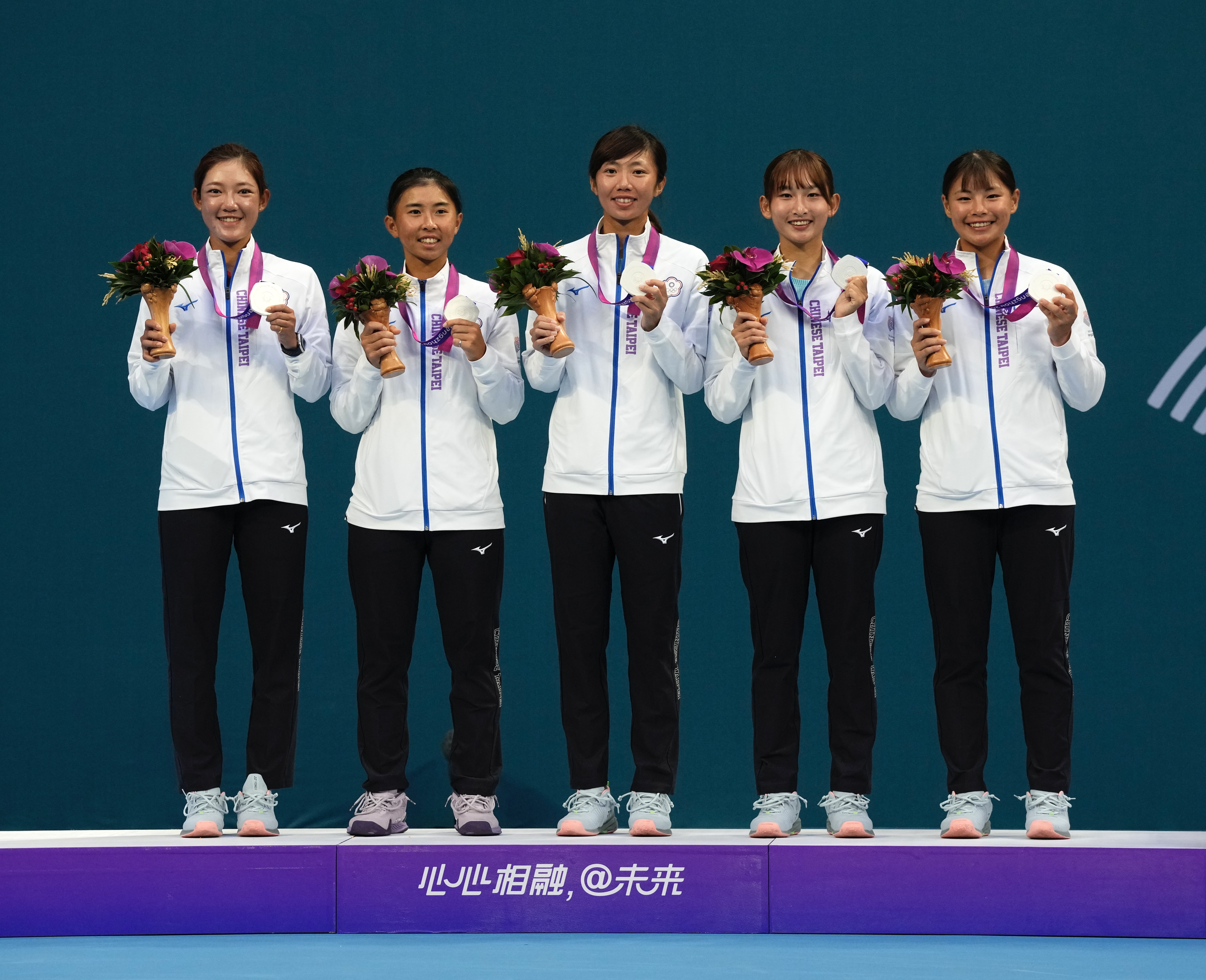 台灣軟網女團在決賽以1比2不敵日本，仍替我國在本屆亞運進帳一面銀牌。（中華奧委會提供）